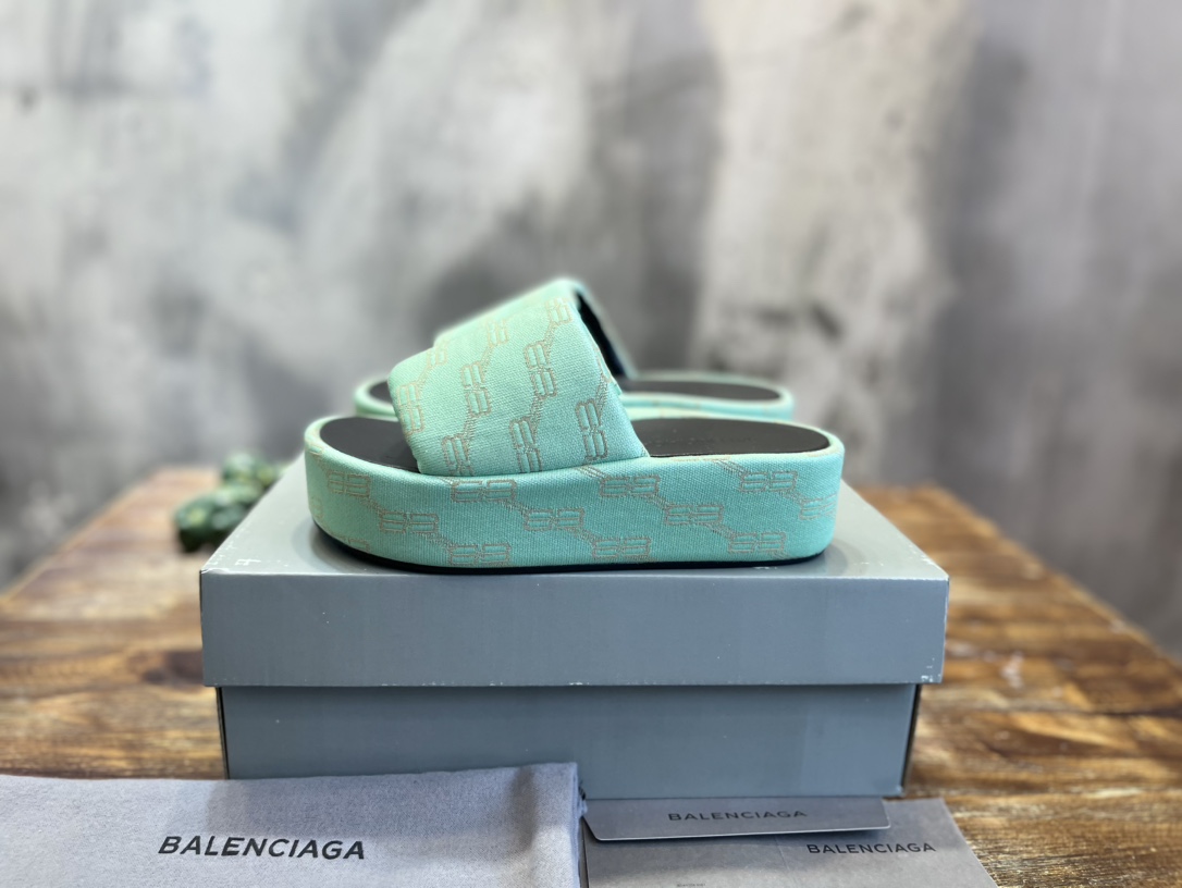 Balenciaga 巴黎世家 ～23vs春夏松糕厚底 凉拖系列…