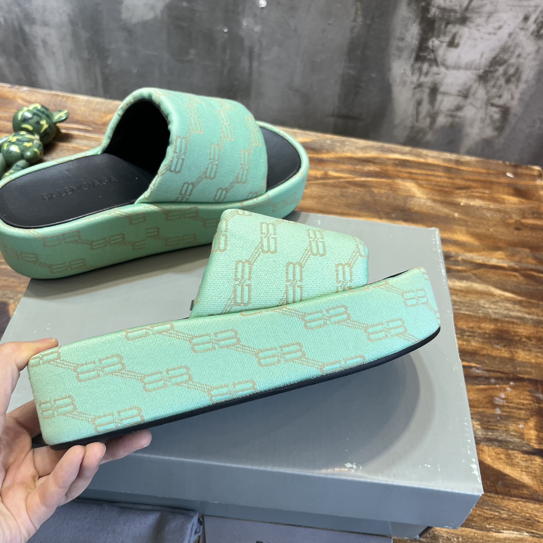 Balenciaga 巴黎世家 ～23vs春夏松糕厚底 凉拖系列…