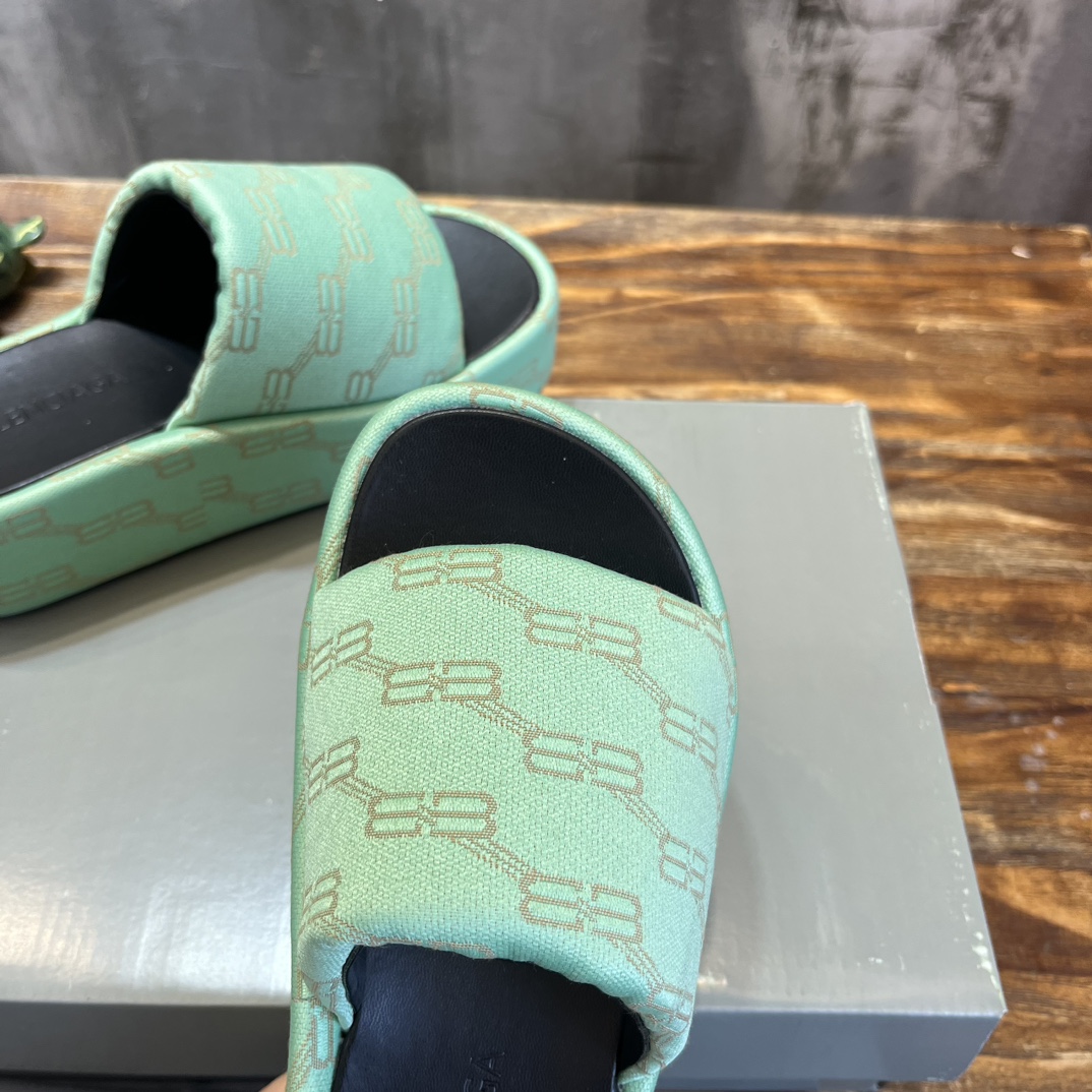 Balenciaga 巴黎世家 ～23vs春夏松糕厚底 凉拖系列…