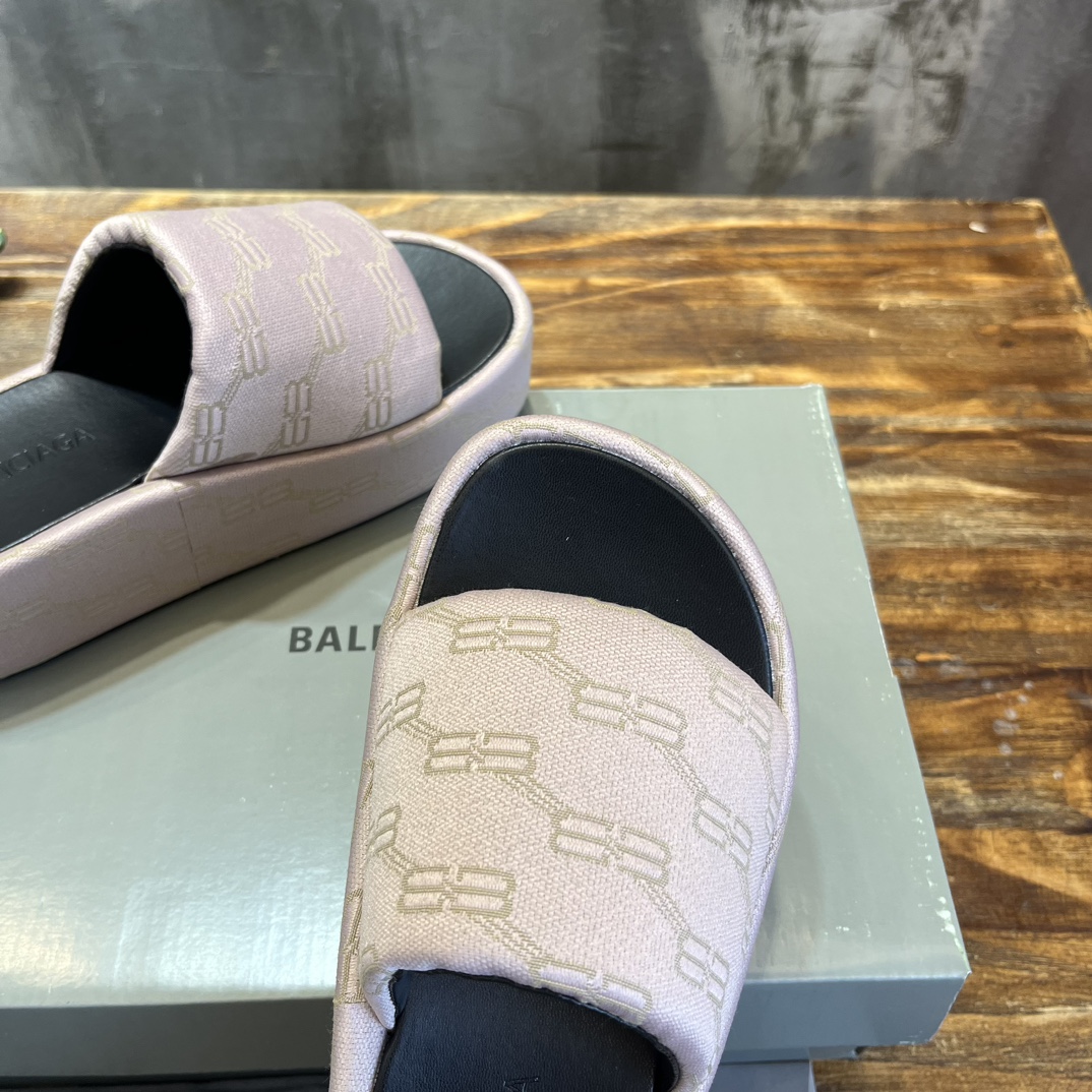 Balenciaga 巴黎世家 ～23vs春夏松糕厚底 凉拖系列…