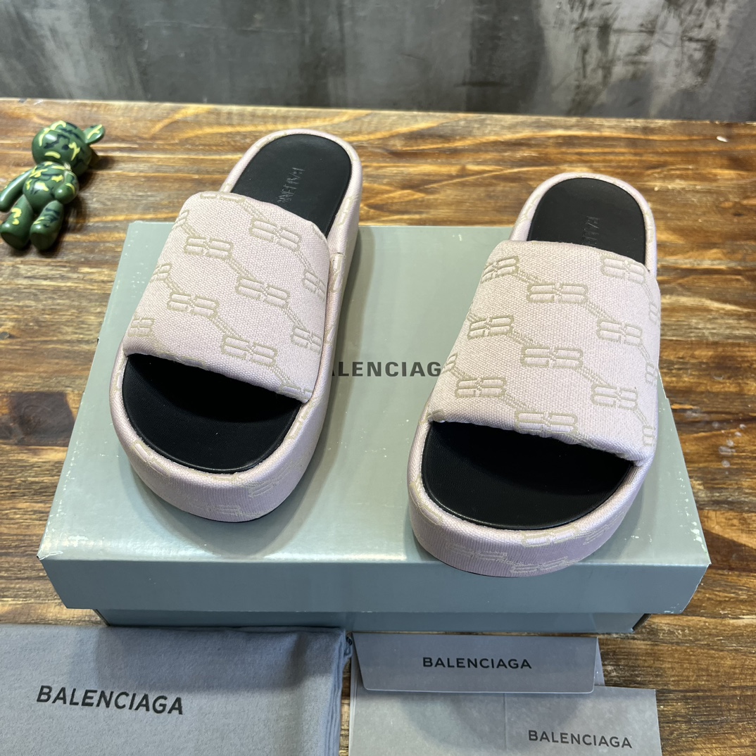 Balenciaga 巴黎世家 ～23vs春夏松糕厚底 凉拖系列…