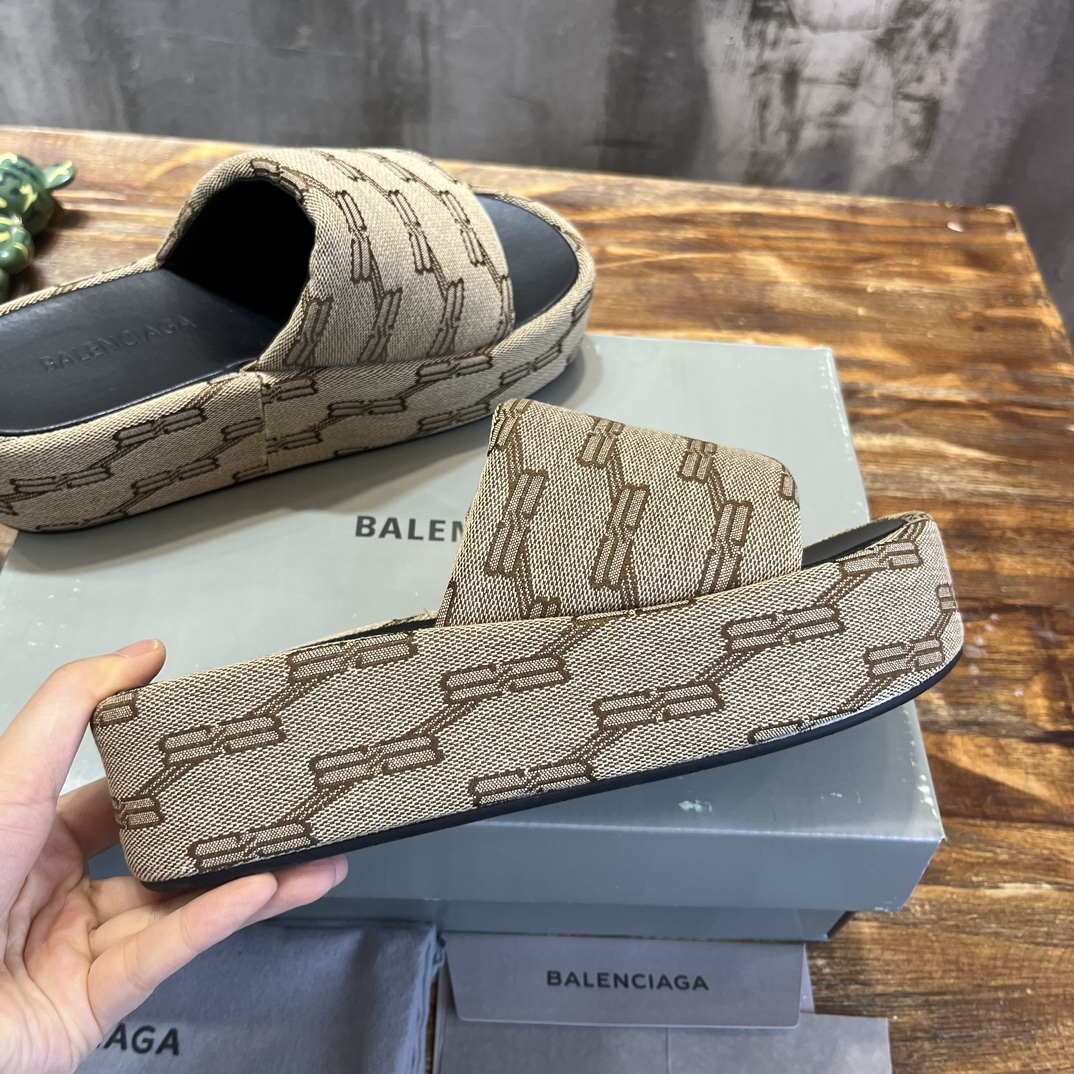 Balenciaga 巴黎世家 ～23vs春夏松糕厚底 凉拖系列…