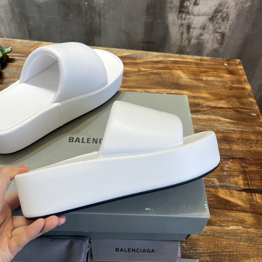 Balenciaga 巴黎世家 ～23vs春夏松糕厚底 凉拖系列…