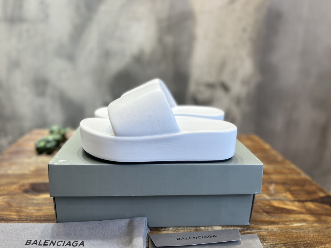 Balenciaga 巴黎世家 ～23vs春夏松糕厚底 凉拖系列…