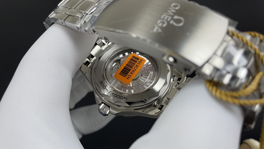 Omega 欧米茄 海马300 白壳 黑面 8800