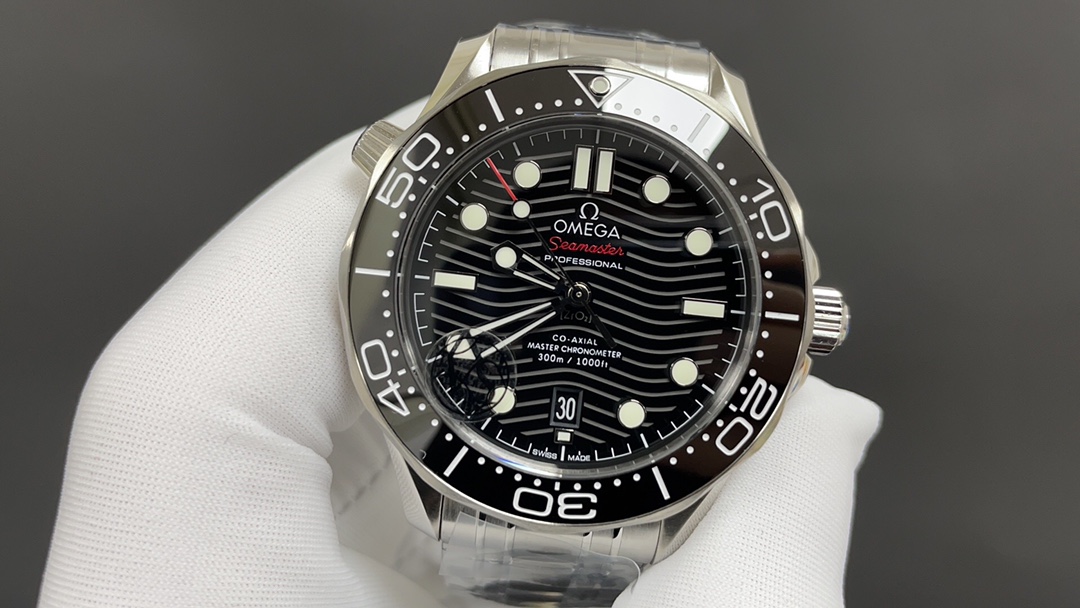 Omega 欧米茄 海马300 白壳 黑面 8800