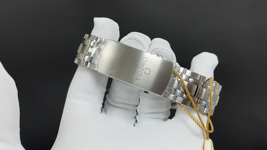 Omega 欧米茄 海马300 白壳 黑面 8800