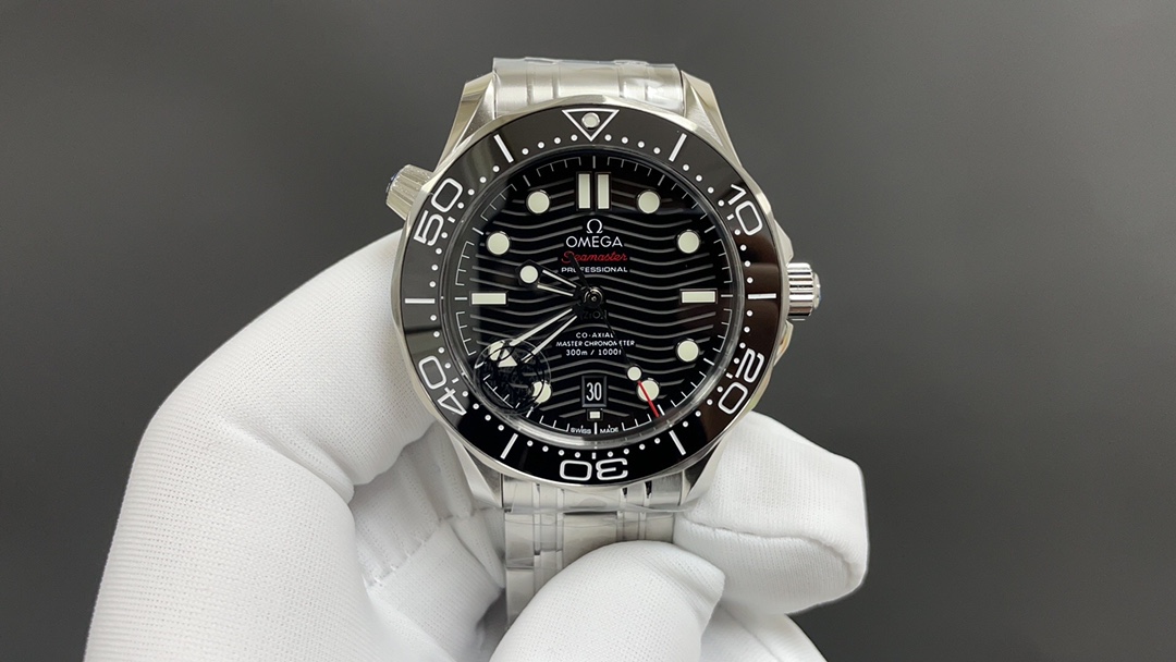 Omega 欧米茄 海马300 白壳 黑面 8800