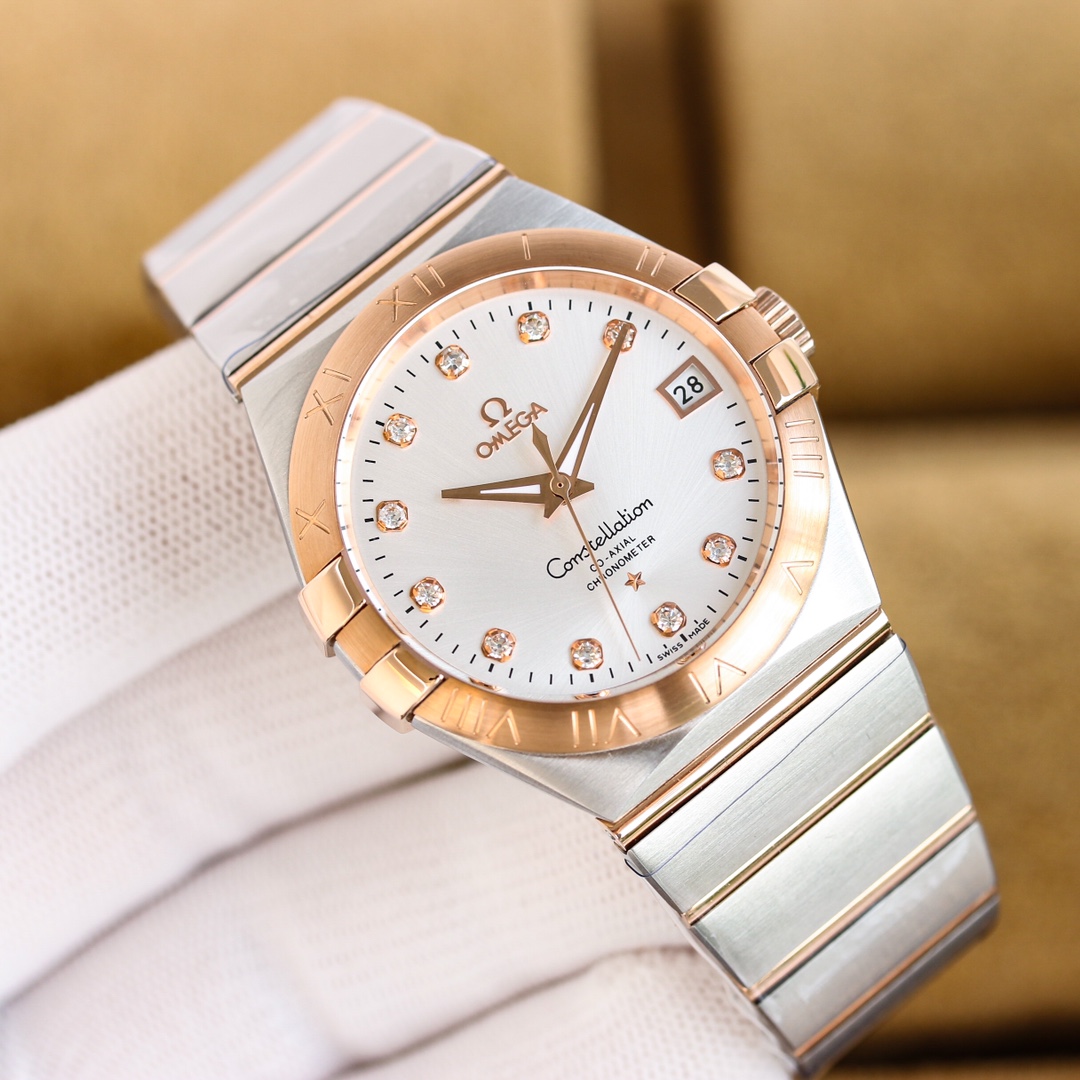 💰750金玫+20钻圈加50女装加70. 💫💫最畅销的高端星座，没有之一！实物拍摄💋原版1：1开模 欧米茄星座系列PLUMA轻羽腕表搭载，拱型蓝宝石玻璃男装8215改8500机芯星座”特指一个恒星群落。而在制表领域中，欧米茄自1952年推出的星座系列腕表，如今已成为奢华精准腕表工艺的臻至巅峰。腕表的名字源自拉丁语“羽毛”，以表盘上醒目的羽毛元素巧妙阐释出别具一格的精美设计。尺寸40mm
