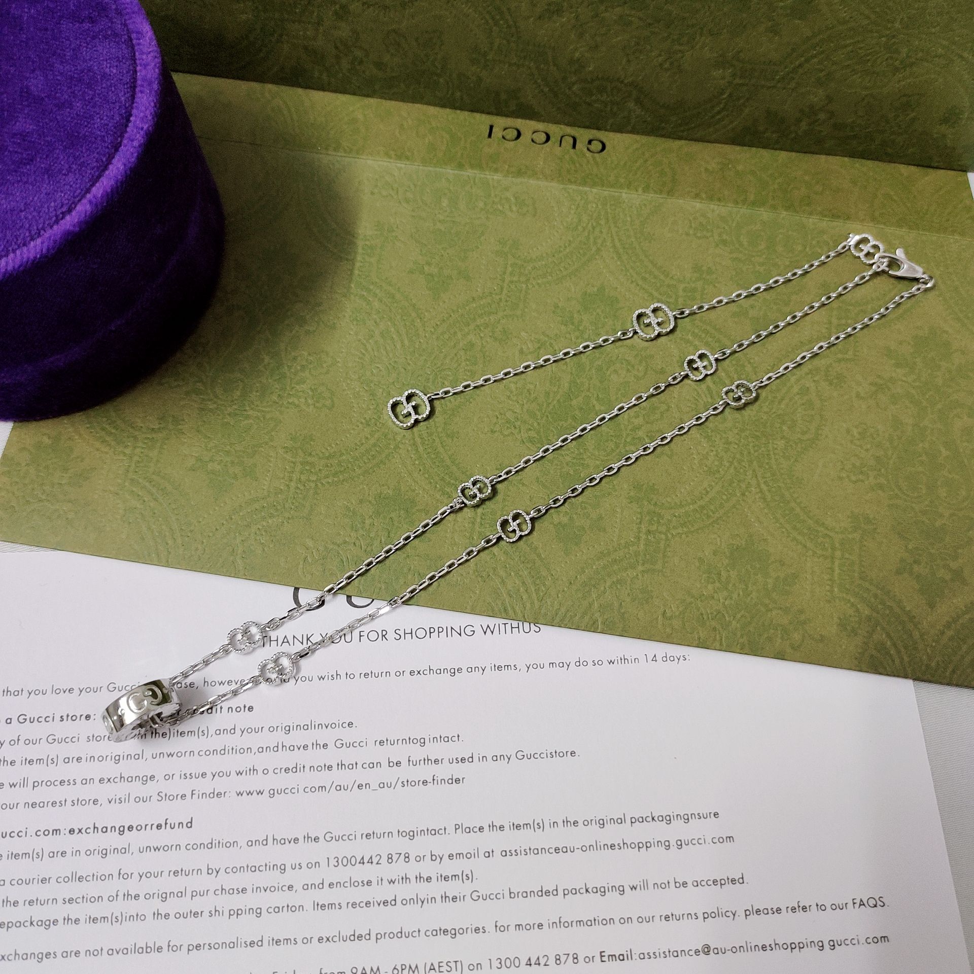 NO:111107,Gucci lcon series new styles create classic items with exquisite and modern new styles. Intricate carved details bring fantasy charm. Love patterns are the brand's favorite design symbol. Integrate GG patterns to interpret the brand's style. Two big logos present the design highlights for this precious platinum necklace. 55cm adjustable, fine jewelry, gucci, necklace19860909Gucci lcon系列全新款型 以精致现代的全新风格打造经典单品 繁复的刻花细节带来奇幻魅力 爱心图案作为品牌钟爱的设计符号 融入入GG图案演绎品牌风范 俩大标志为这款珍贵的白金色项链呈现设计亮点 55cm可调节,饰品精品,gucci,necklace,Jewelry