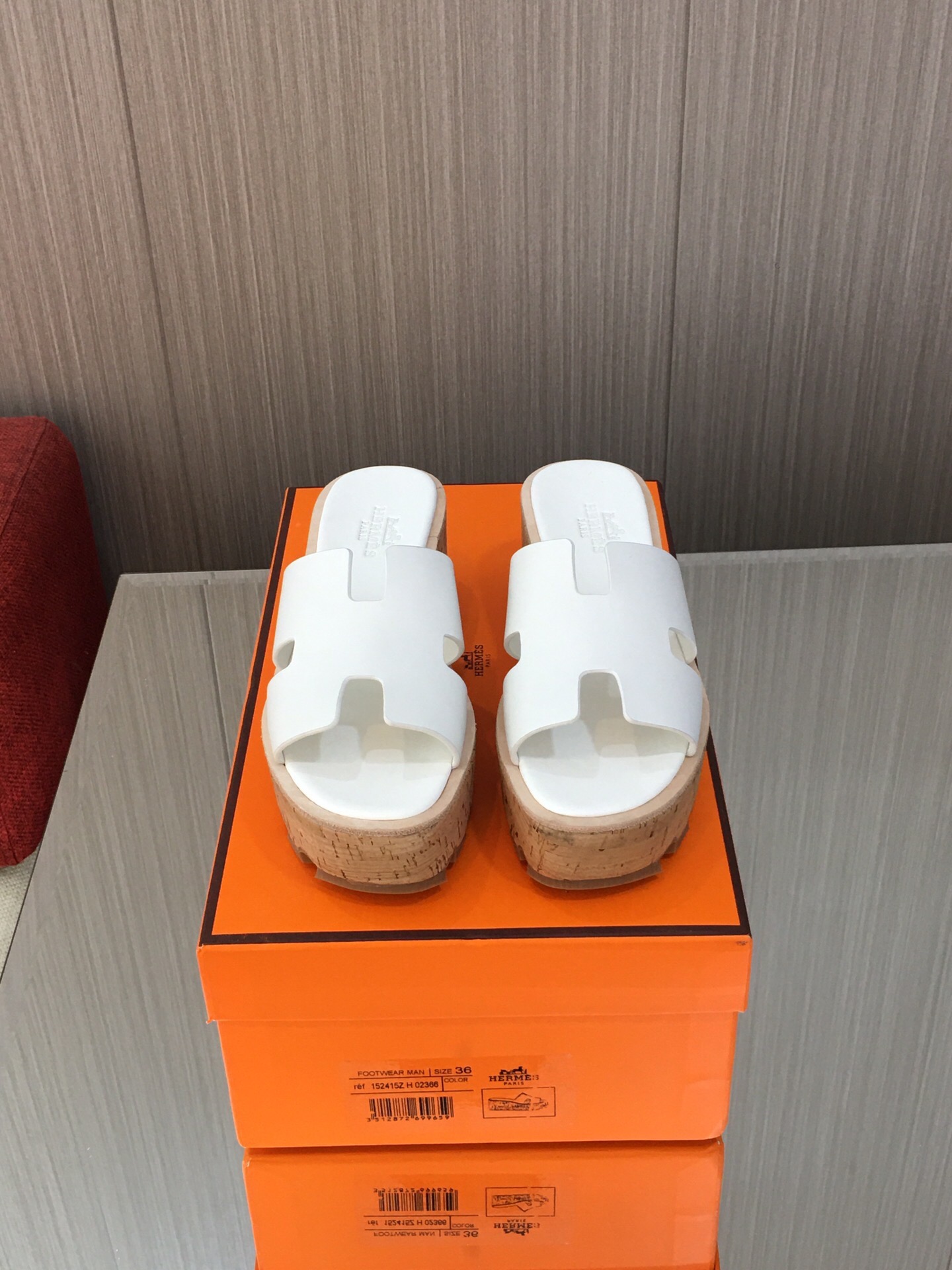 NO:228460,[HERMES]————The latest top-level original single-quality thick-soled series; I purchased the genuine version in Hong Kong and debugged it for a month before shipping Hermes thick-soled slippers. Don’t look simple, it’s really hard to make. Without the original version, it’s impossible to make a perfect replica. It’s precisely because of these good things that slippers are so easy to wear!  The upper of the material is made of custom shiny cowhide/palm cowhide, inner lining: water-dyed cowhide foot pad: imported top layer cowhide Exclusive molded oak   rubber non-slip sole SlZE35-40 [40 customized]..., slippers, hermes, hermes, slippers, cowhide19860909【HERMES】————最新顶级原单品质厚底系列； 香港购入正版,调试了一个月才出货爱马仕厚底拖鞋别看简单,实在不好做,没有原版,根本就不可能做出完美的复刻.也正因为有这些好东西,才能让拖鞋变得那么好穿！ 材质鞋面采用订制光面牛皮/手掌纹牛皮, 内里:水染牛皮 垫脚:进口头层牛皮 独家开模橡木 橡胶防滑大底 SlZE35-40［40订做］..,拖鞋,hermes,hermes,slippers,cowhide,Women's Shoes