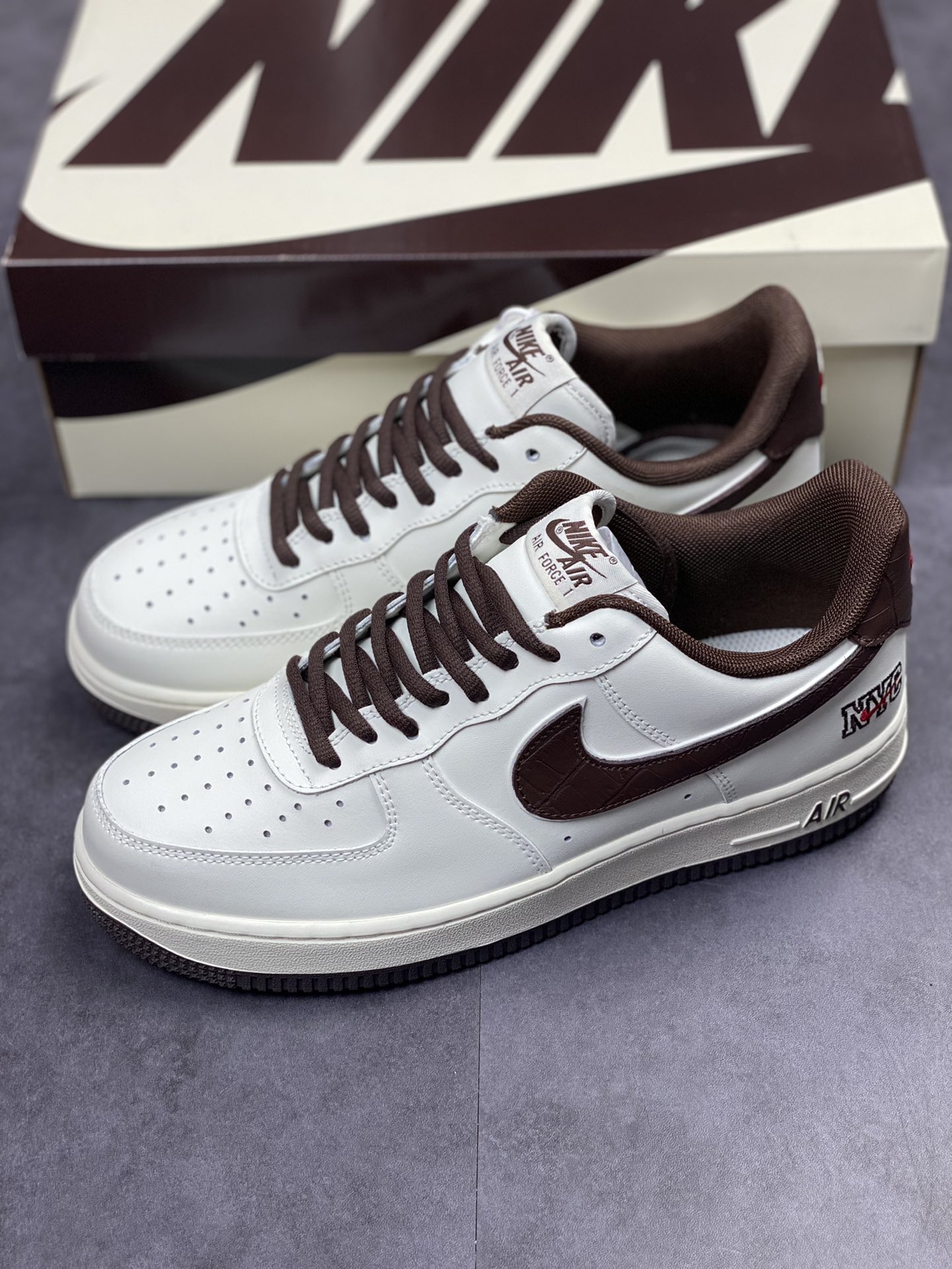 230 Nike Air Force 1 Low 07 米酒红鳄鱼皮 CM9612-023