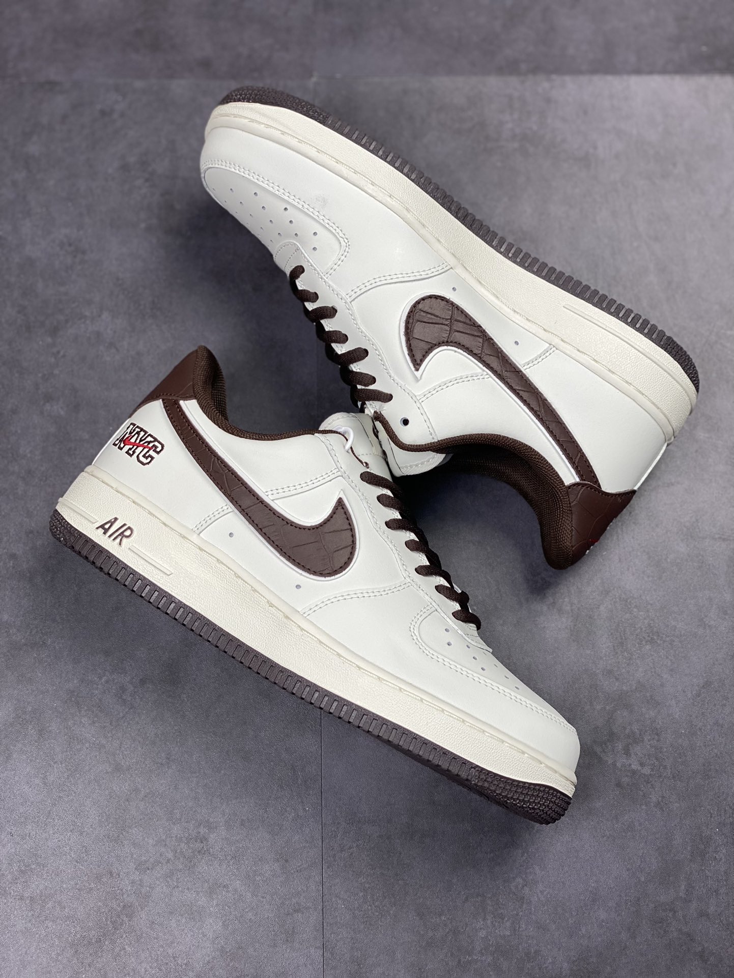 230 Nike Air Force 1 Low 07 米酒红鳄鱼皮 CM9612-023