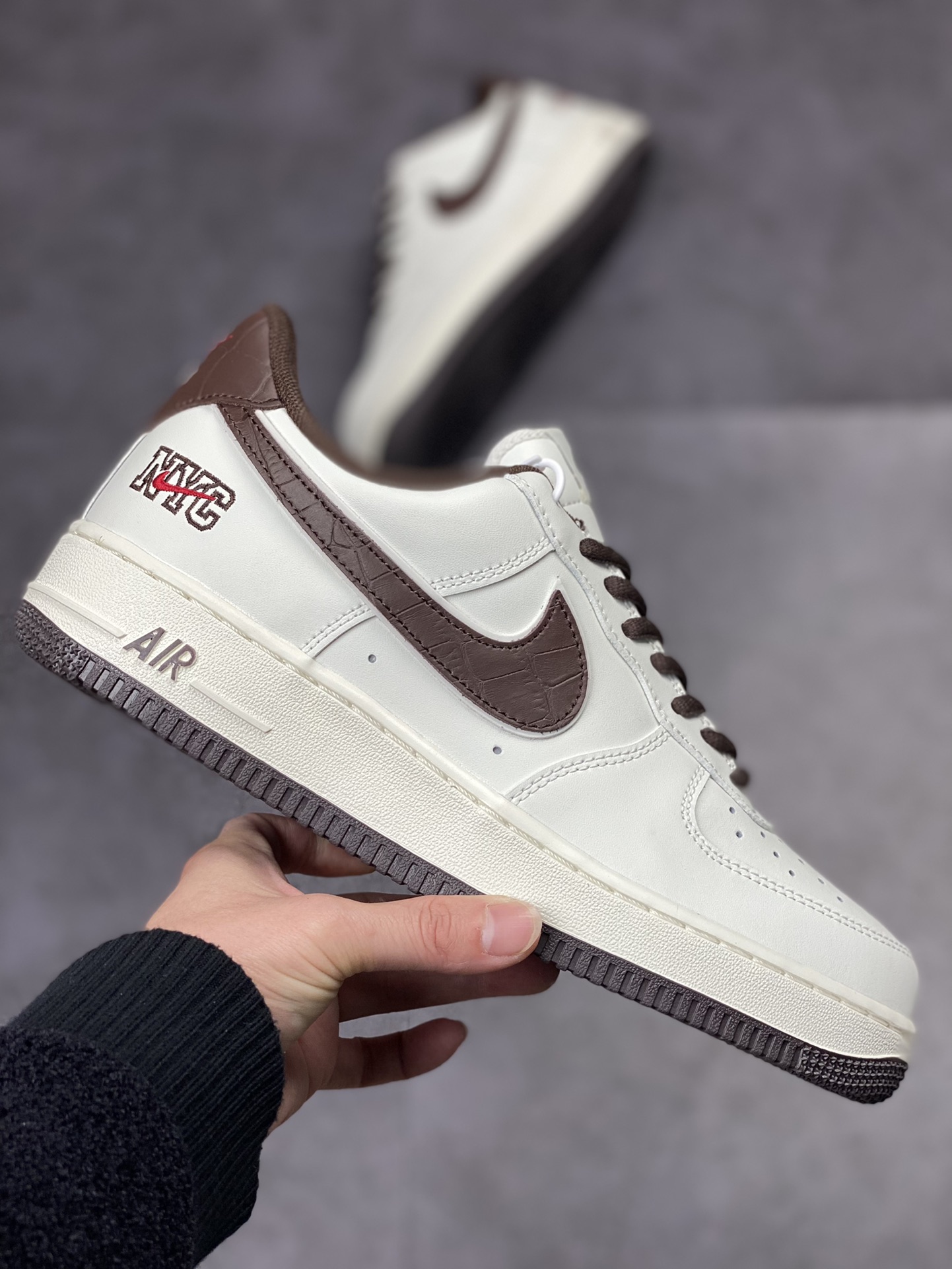 230 Nike Air Force 1 Low 07 米酒红鳄鱼皮 CM9612-023