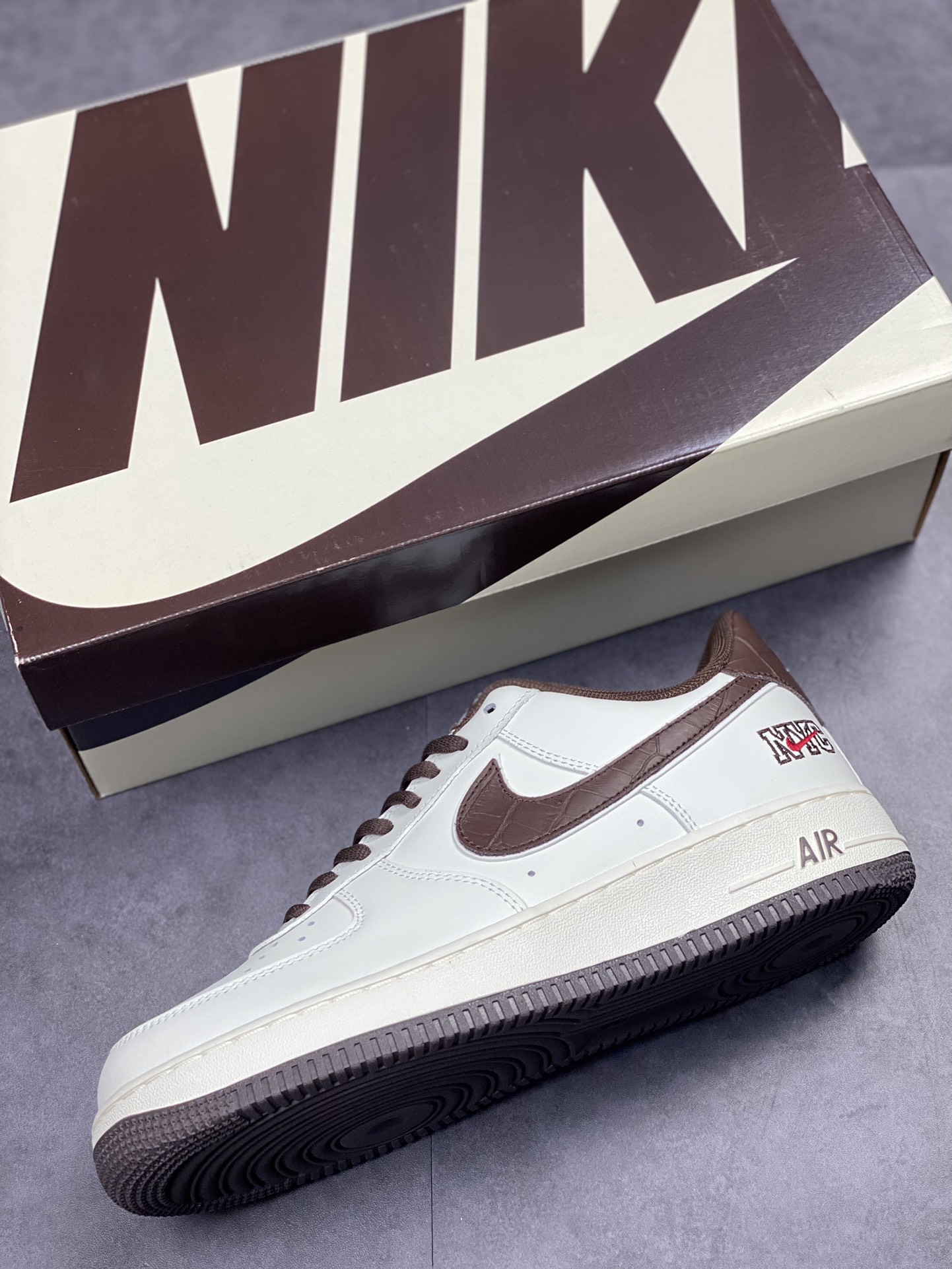 230 Nike Air Force 1 Low 07 米酒红鳄鱼皮 CM9612-023