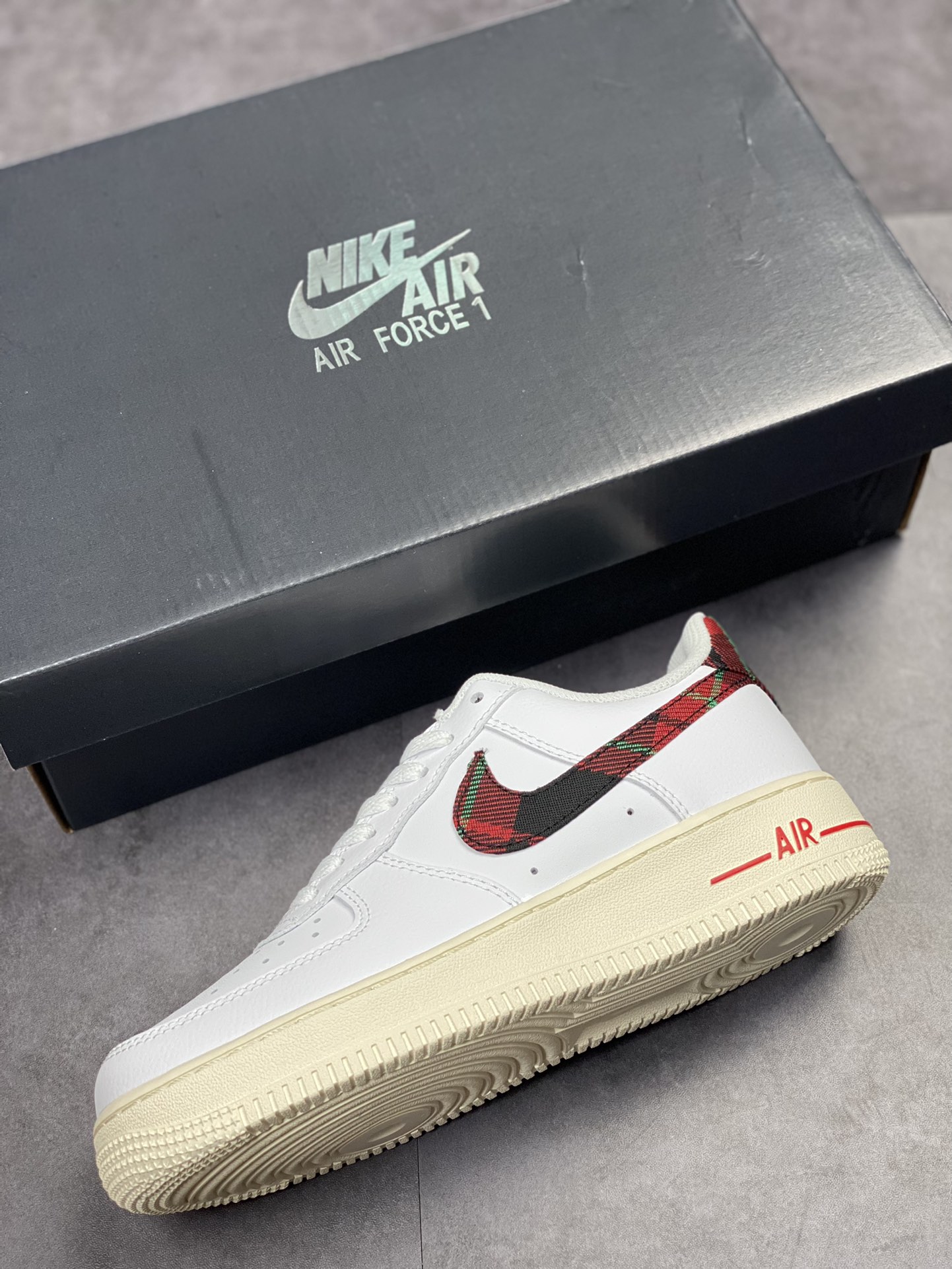 190 Nike Air Force 1 Low 07 格纹红绿钩 DV0789-100