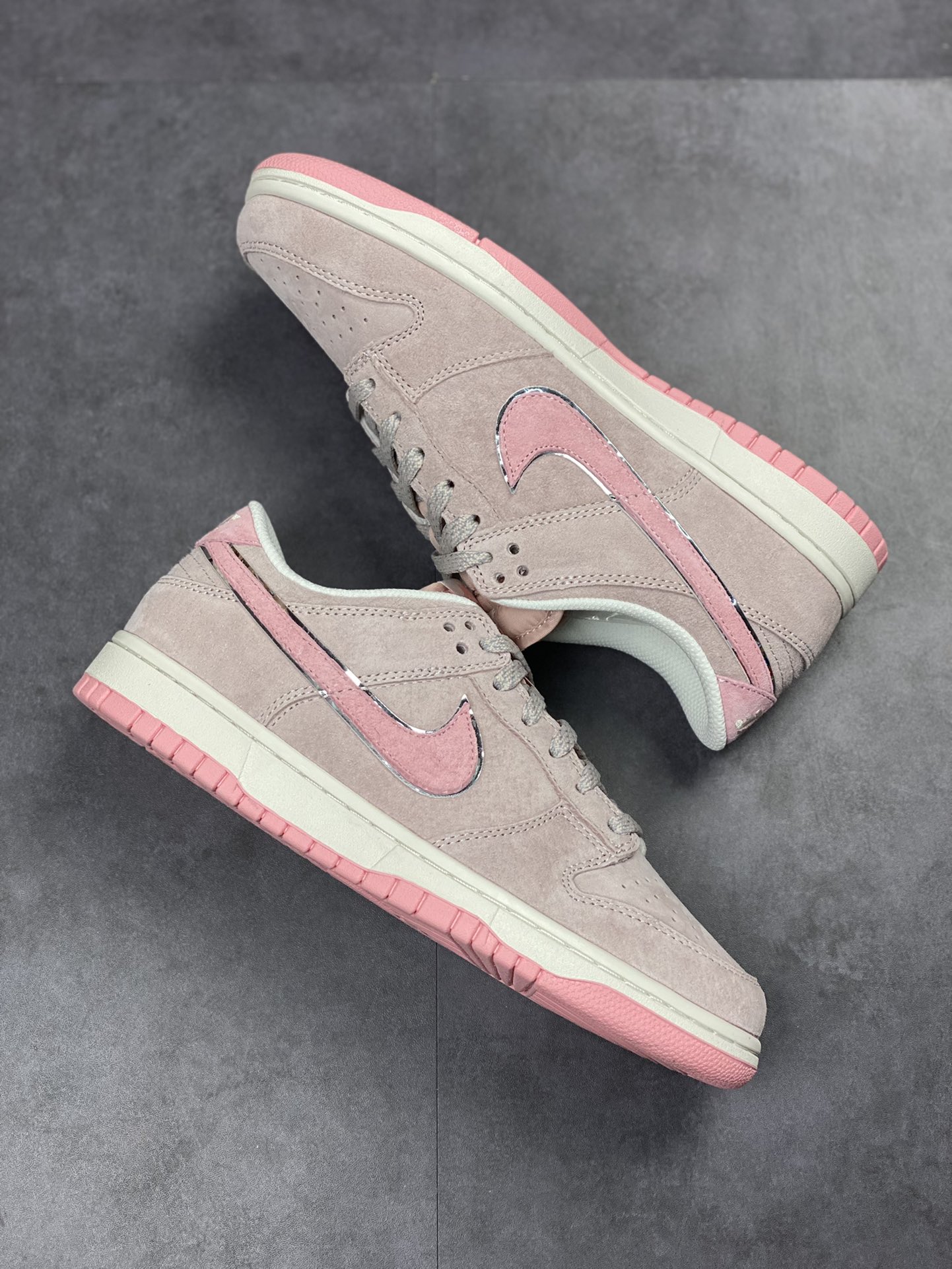 200 NIKE SB Dunk Low 大友克洋ST1391-208