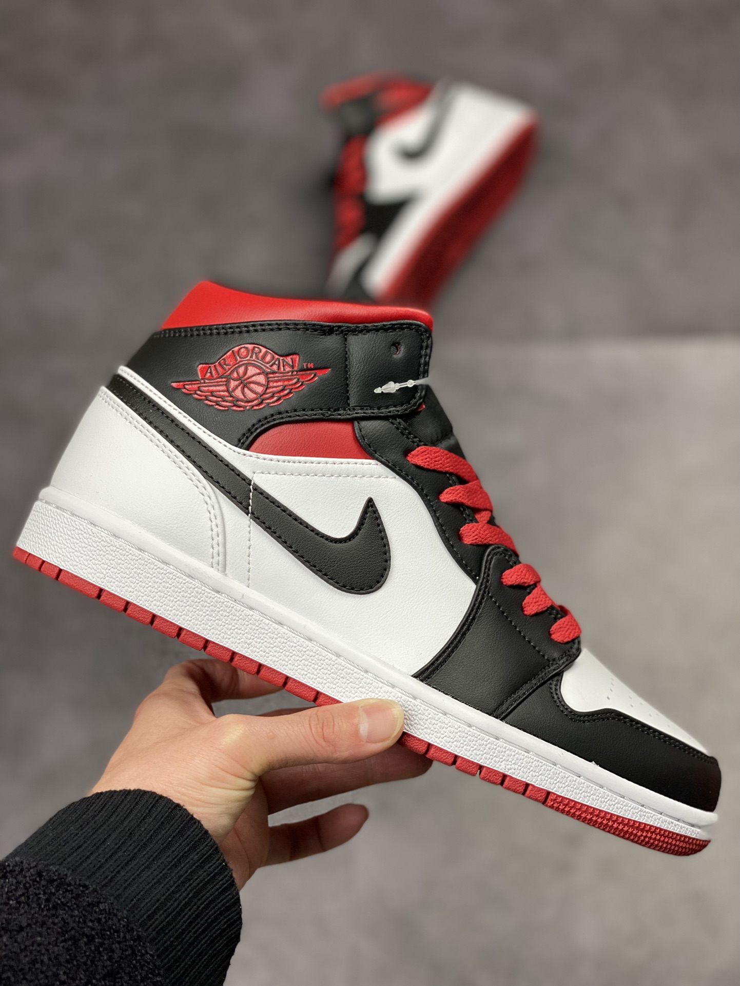 220 Air Jordan 1 Mid 黑白红脚趾 中帮系列 DQ8423-106