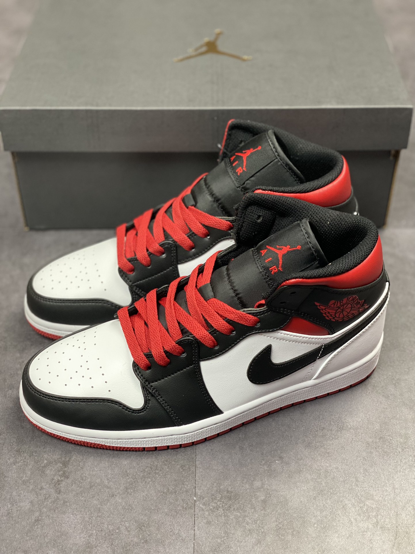 220 Air Jordan 1 Mid 黑白红脚趾 中帮系列 DQ8423-106