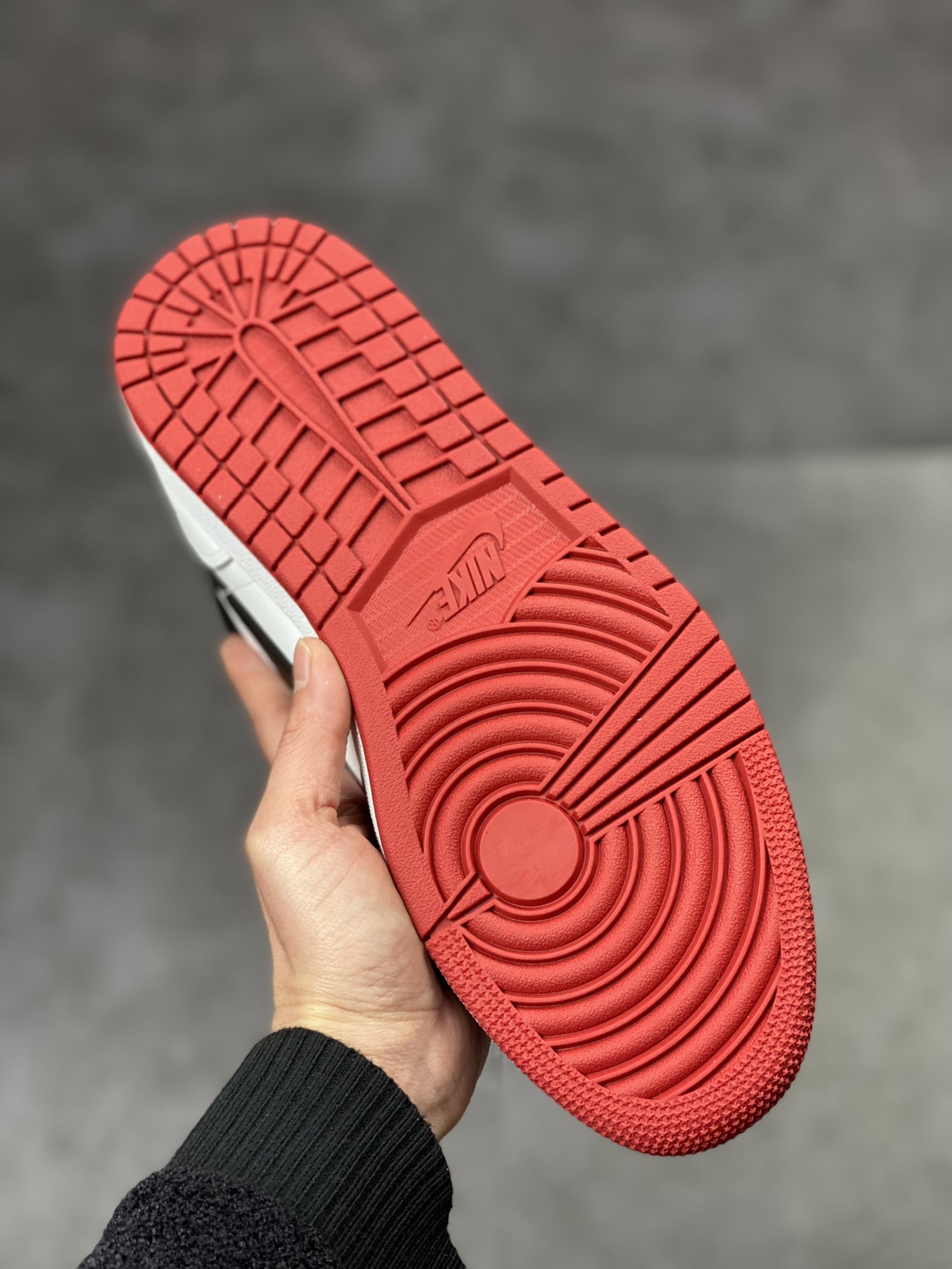 220 Air Jordan 1 Mid 黑白红脚趾 中帮系列 DQ8423-106