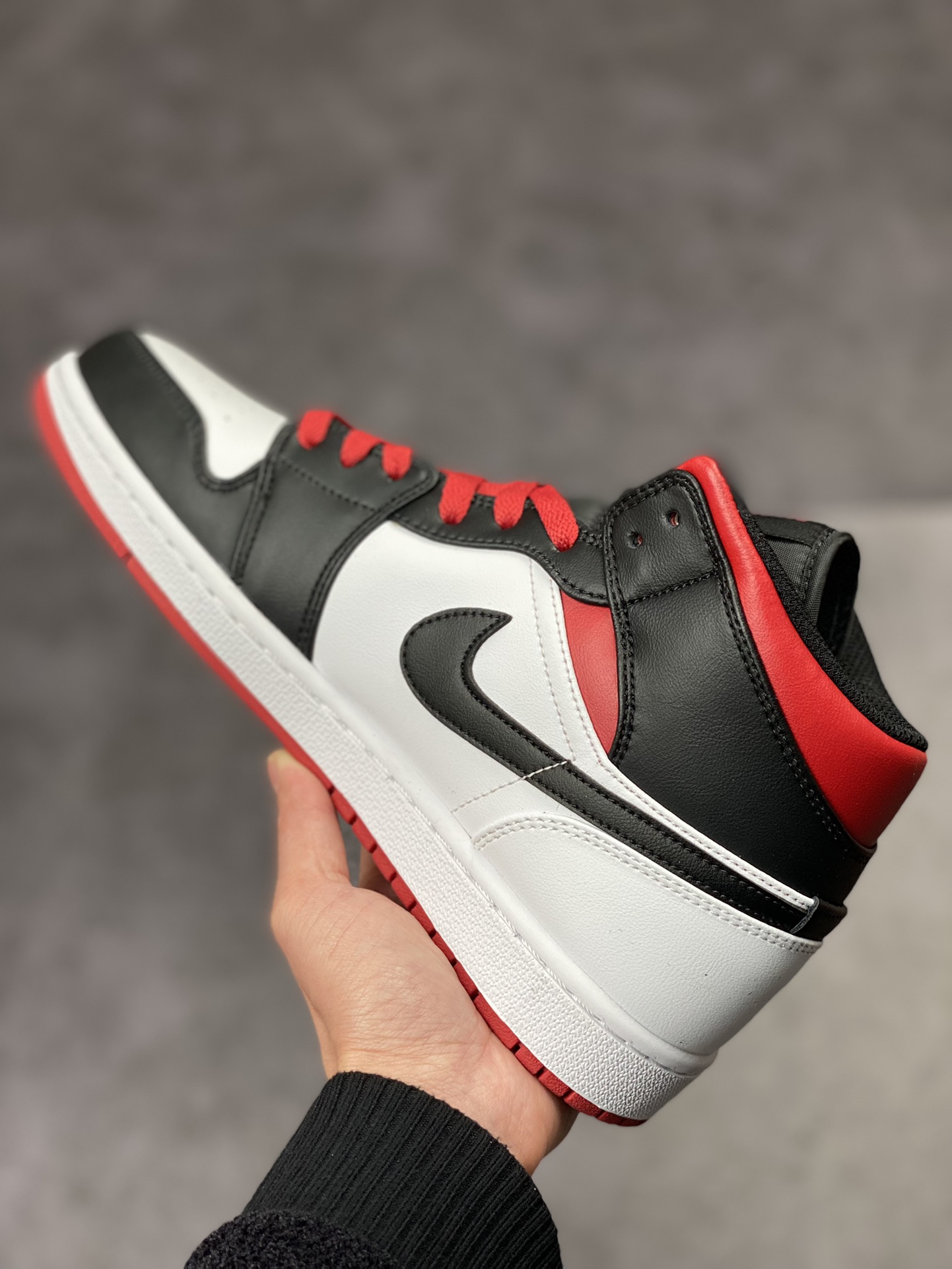 220 Air Jordan 1 Mid 黑白红脚趾 中帮系列 DQ8423-106