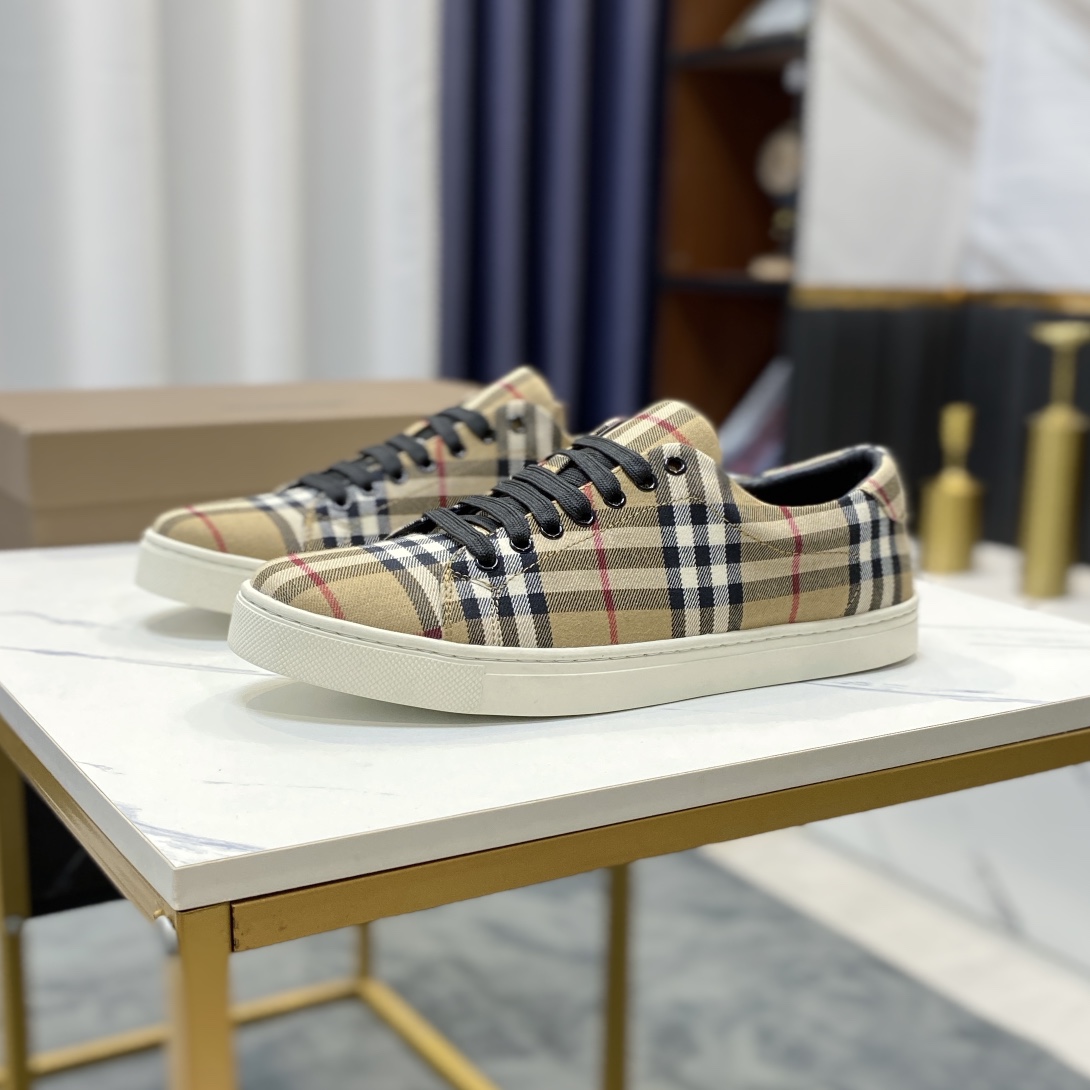 Marca del producto: BURBERRY Zapatos casual "Burberry". Talla normal: 38-44, 45 a medida. Material del producto: estilo…