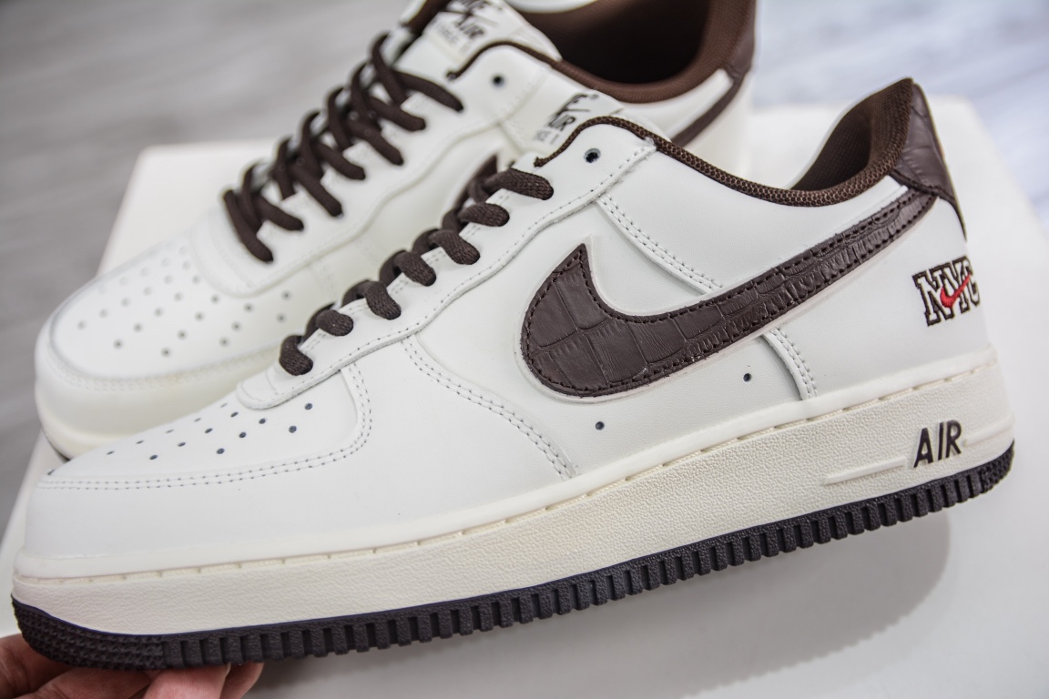 240 海外限量发售 Nike Air Force 1 07 Low “米酒红鳄鱼皮”纽约CM9612-023