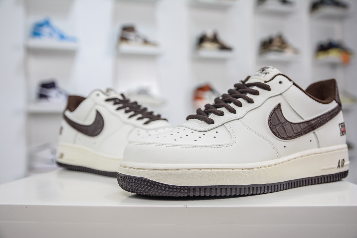 240 海外限量发售 Nike Air Force 1 07 Low “米酒红鳄鱼皮”纽约CM9612-023