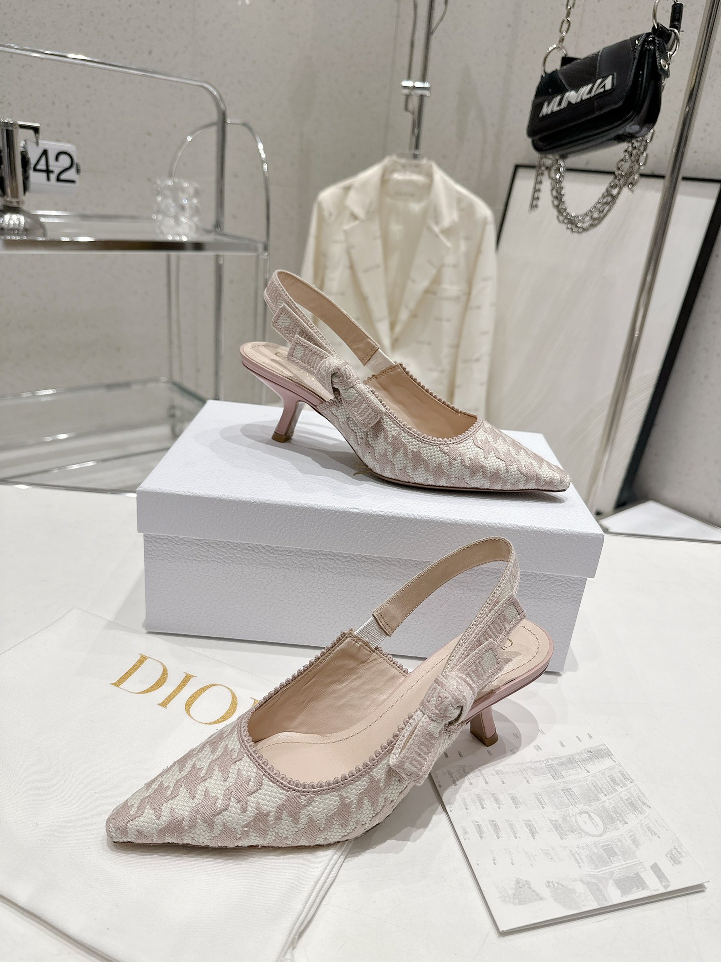 出刺绣/网面Dior2023新系列!