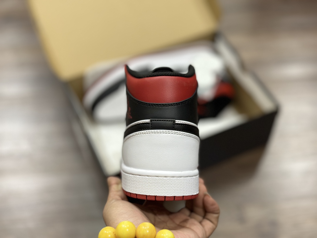 220 Nike Air Jordan 1 mid AJ中帮 黑白红 DQ8423-106