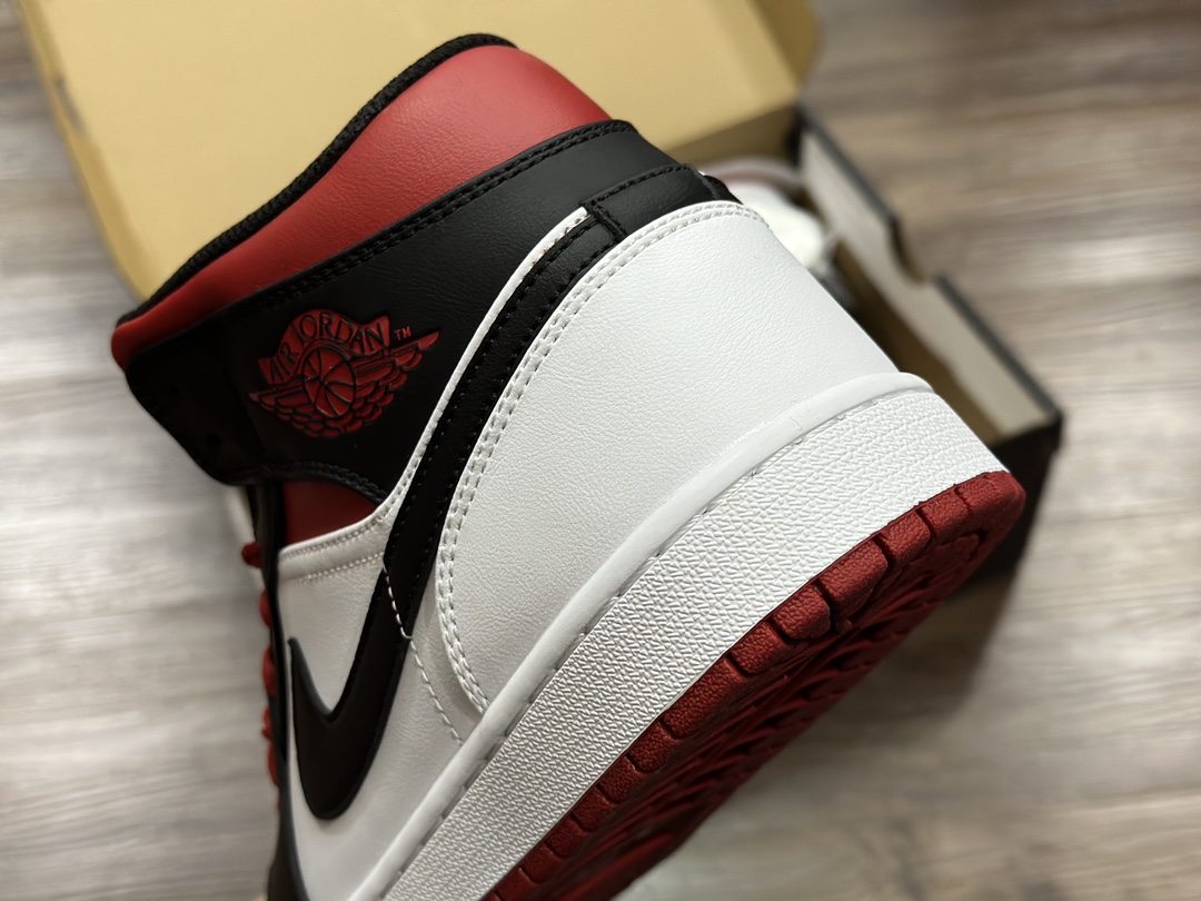 220 Nike Air Jordan 1 mid AJ中帮 黑白红 DQ8423-106