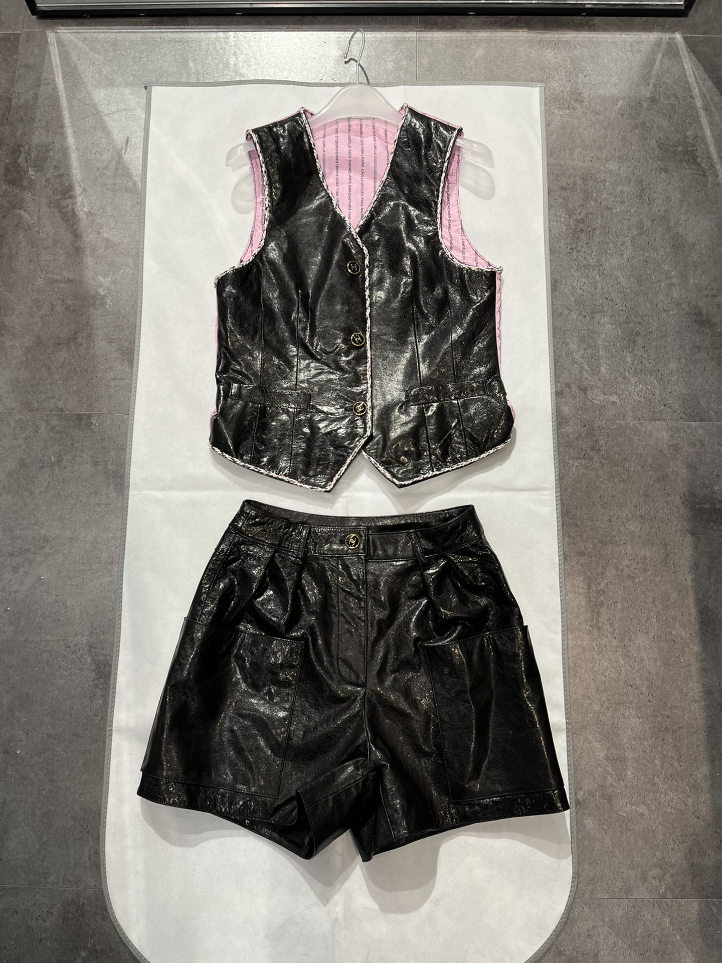 High-Grade Original Female Suit: Aurora Sheep Skin, Lightweight, Small Size.