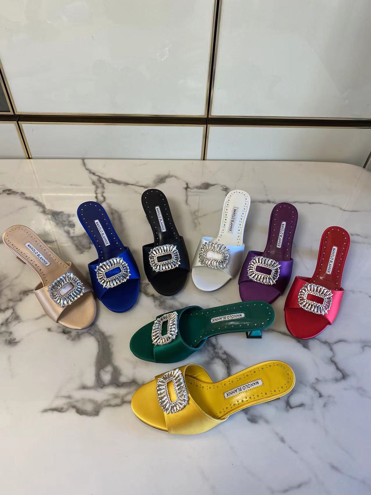 NO:787010,Manolo Blahnik classic model, mysterious and tempting silk fabric, super beautiful figure [hug][hug][hug] Swarovski rhinestone sheepskin feet, genuine leather outsole, really good product [seduce][seduce][seduce] Heel height 5.5cm, code number: 34-43, yuan, high heels, manolo blahnik, swarovski, high heels, sheepskin, real silk, Leather soles19860909Manolo Blahnik 经典款,神秘诱惑真丝面料、形体超美[拥抱][拥抱][拥抱]施华洛世奇水钻羊皮垫脚,真皮大底,真正好货 [勾引][勾引][勾引]跟高5.5cm 码数:34-43,元,高跟鞋,manolo blahnik,swarovski,high heels,sheepskin,real silk,Leather soles,Women's Shoes