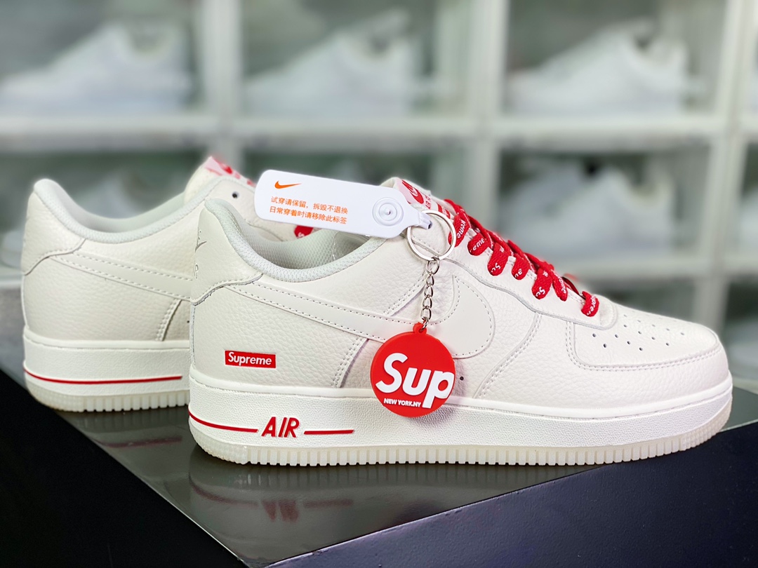 240 Supreme x 【Nike】 Air Force 1 07 Low”Supreme”空军一号经典低帮SU0220-001-莆田鞋,莆田鞋货源,高仿鞋,高仿鞋货源,安福档口,莆田高仿鞋,莆田鞋批发,高仿鞋批发,莆田高仿运动鞋,高仿运动鞋,莆田运动鞋 240 Supreme x 【Nike】 Air Force 1 07 Low”Supreme”空军一号经典低帮SU0220-001