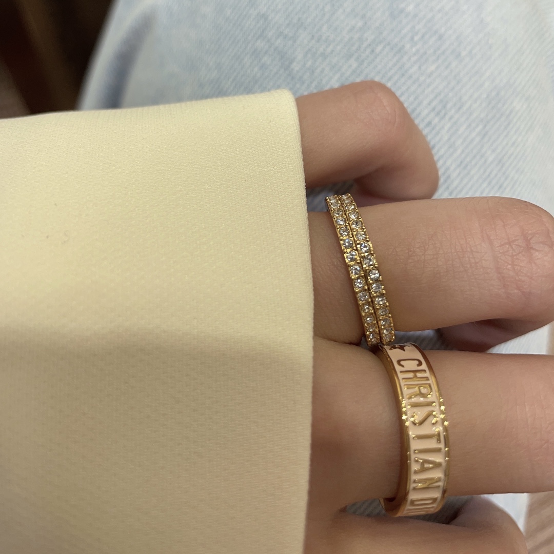 NO:856631,Three-piece ring set wearing picture reference. The joy of ring set is to spend the price of one ring to get a variety of wearing effects, ring, Cardia high-end jewelry19860909戒指三件套佩戴图参考 戒指套装的快乐就是花一份戒指的钱 get到多种佩戴效果,,ring,卡迪亚高端饰品,Jewelry