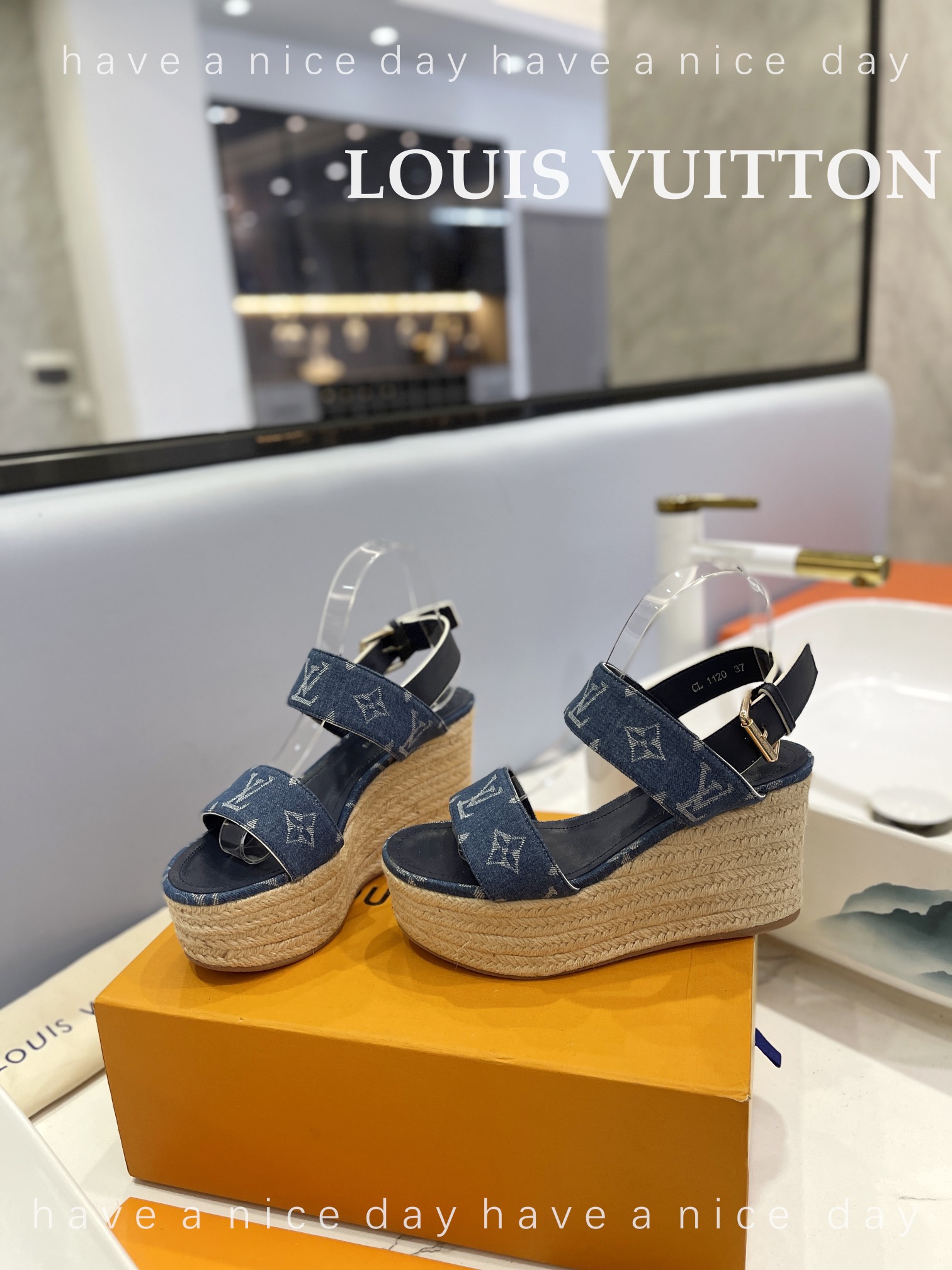 Louis Vuitton Schoenen Sandalen Borduurwerk Canvas Denim Henneptouw Schapenvacht