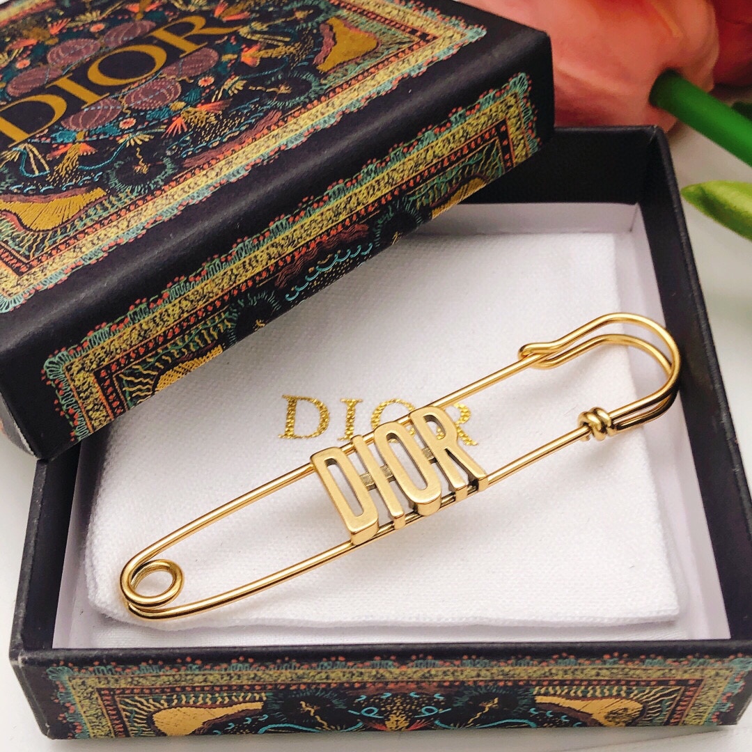 p110 DXZ0013 Dior, new monographs, old pin-back pin pins, coats, scarfs, hats - 图片 2