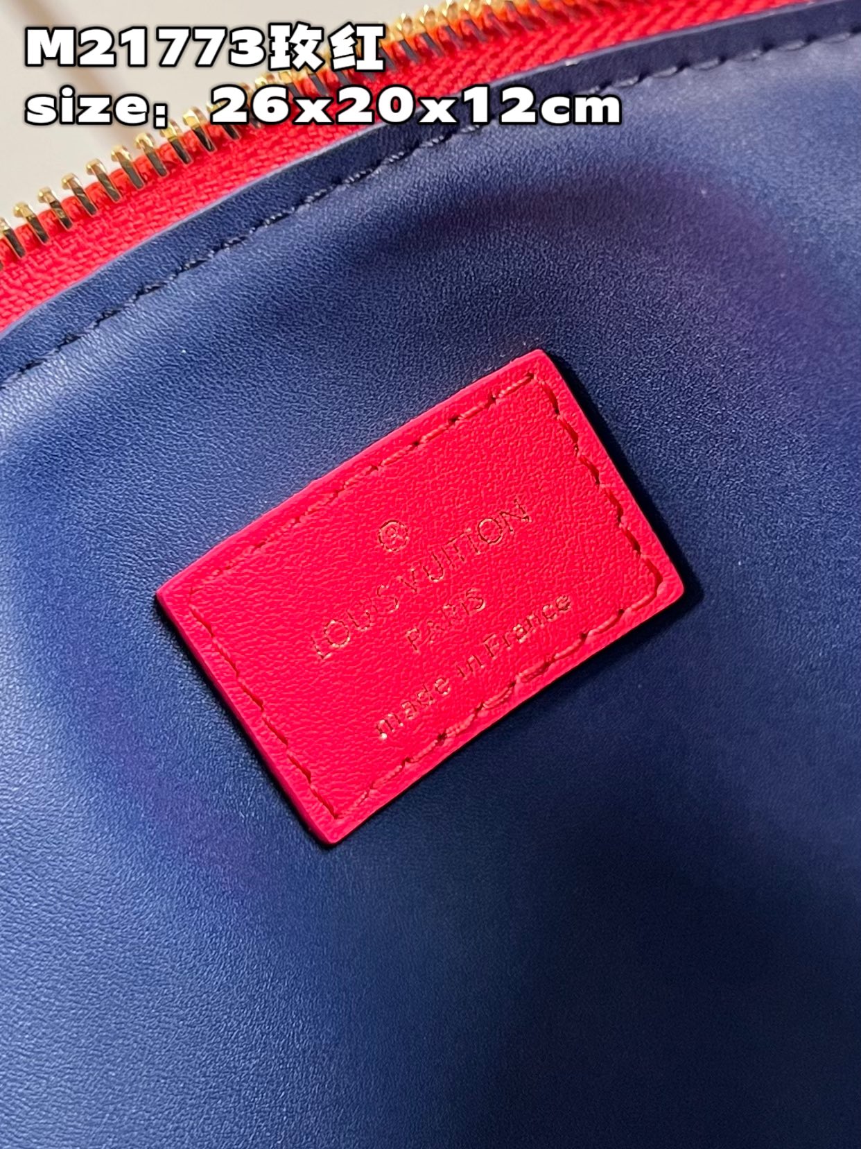 顶级原单M21773玫红由蓬松的Monogram压纹版羊皮革制成的Coussin小号手袋包内两个隔层之间
