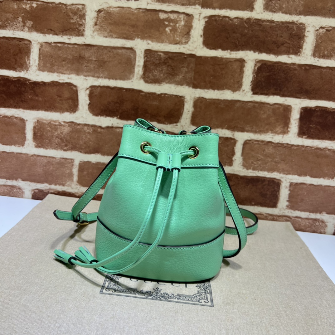 NO:200199,The quality of the counter, top-quality original goods, real-life photos!  Model number 550620 Mint Green Pig Pattern ~ Size width 15x height 18x ​​side width 9.5cm, shipped. Buy, GUCCI [original leather], gucci19860909专柜品质,顶级原单货,实物实拍！款号550620薄荷绿猪纹～尺寸宽15x高18x侧宽9.5cm,出货了.批,GUCCI【原厂皮】,gucci,Bag