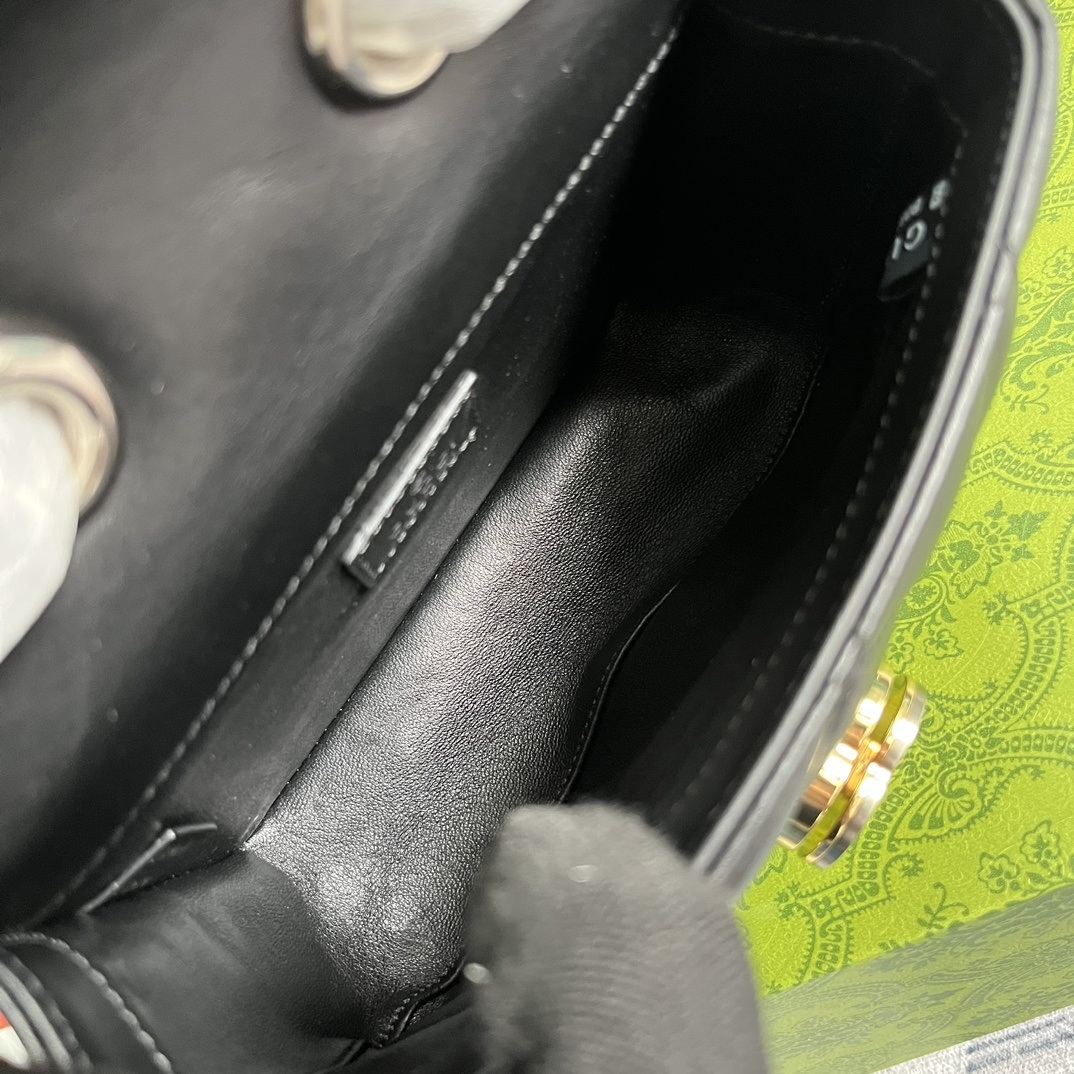 配全套包装️GucciDeco系列mini肩背包Gucci不断拓展自身视野以全新手法焕新演绎经典廓形和精