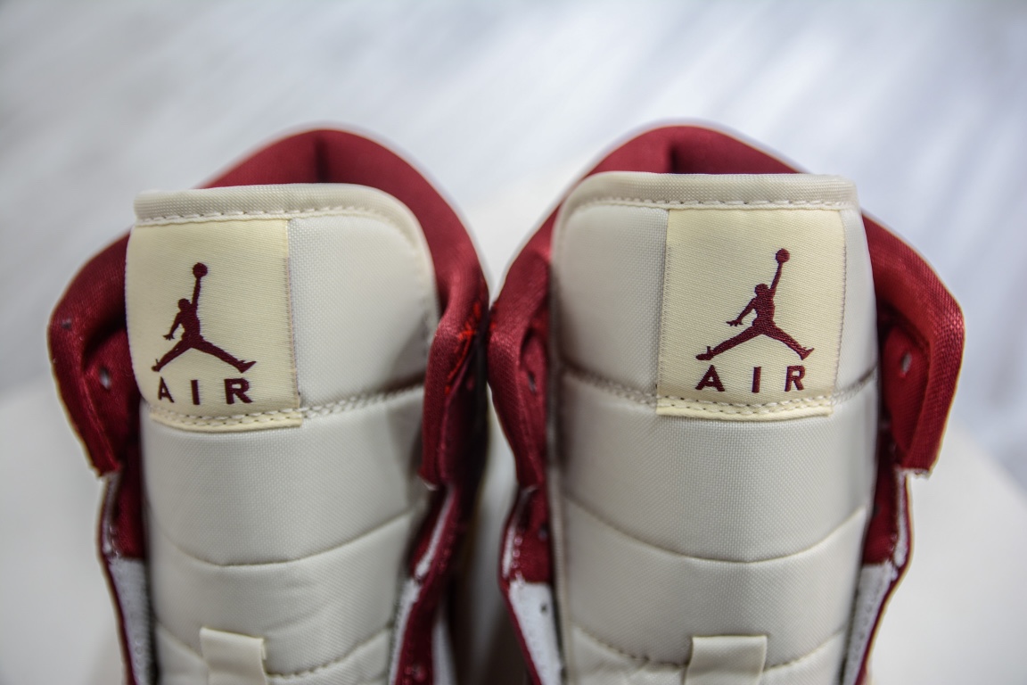 260 纯原Air Jordan AJ1 Mid 中帮 刺绣红花卉DZ2820-601