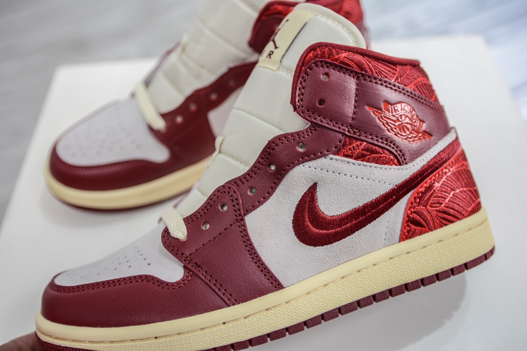 260 纯原Air Jordan AJ1 Mid 中帮 刺绣红花卉DZ2820-601