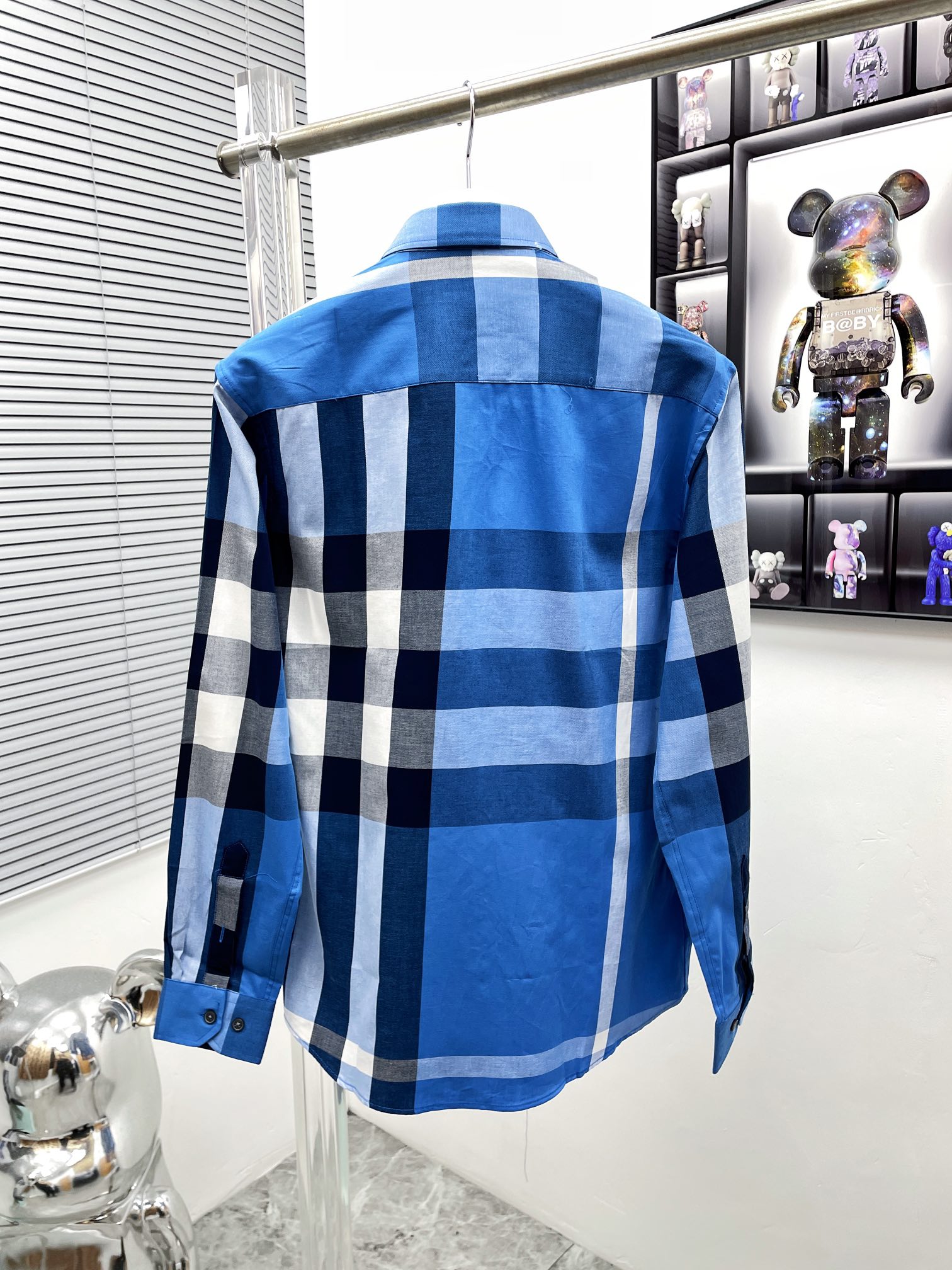 Luxury Burberry BBR Long-Sleeve Shirt with High-Density Fabric and Laser-Cut Details - 图片 2