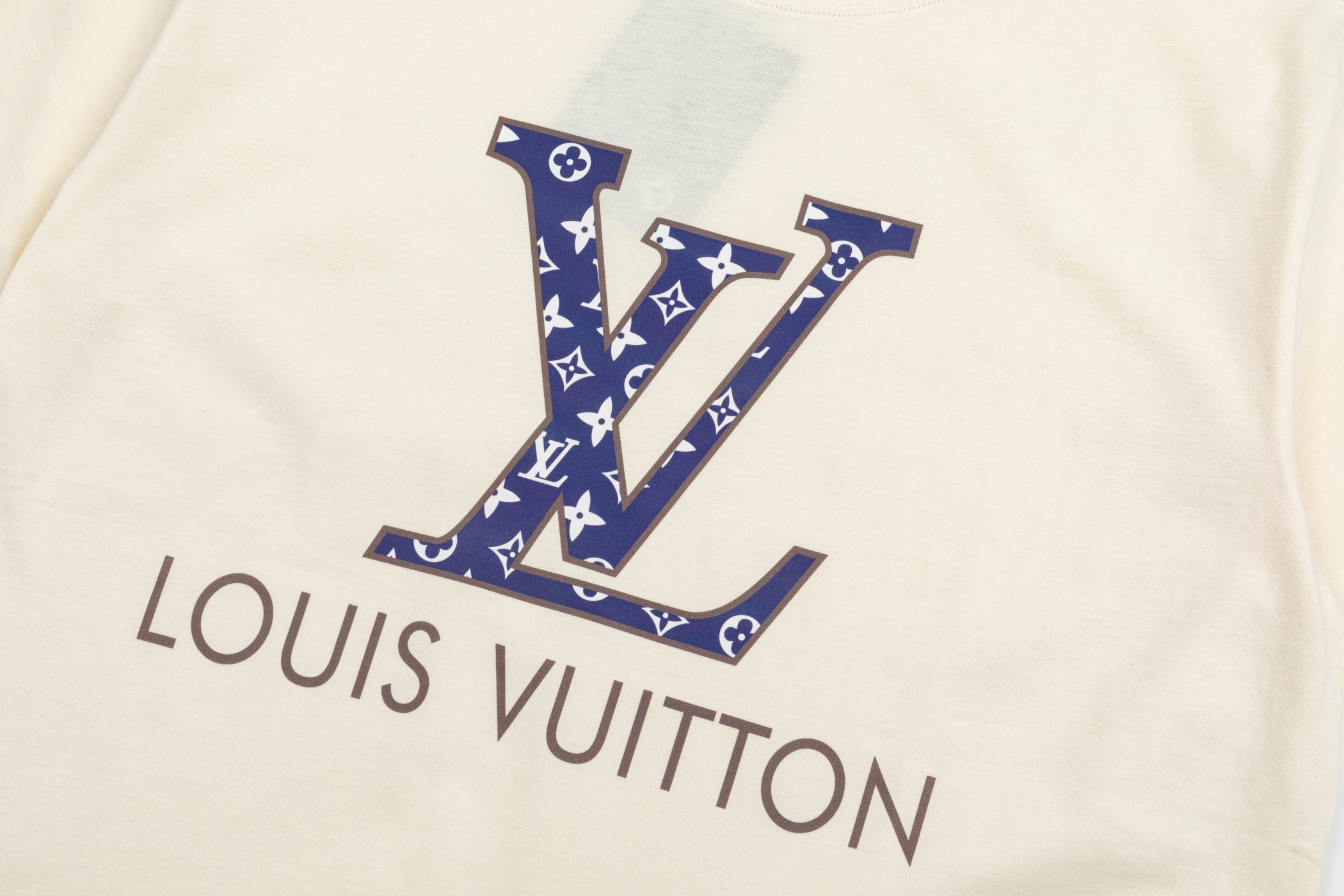 上新170 LOUIS VUITTON 路易威登 秀场限定23ss新款蓝色老花标语字母LOGO标识印花圆领短袖