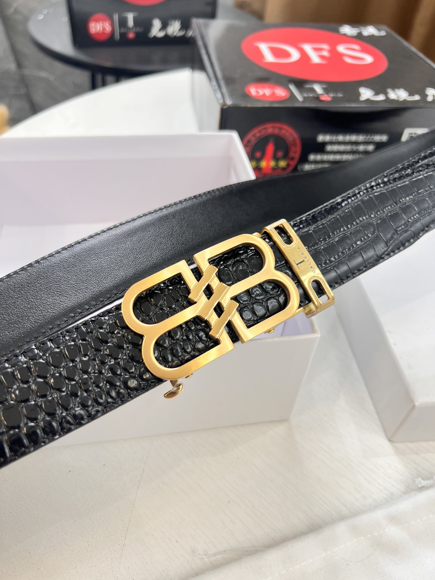 巴黎世家 香港免税T礼盒（NXP感应可识别官网.正版防伪芯片） BB自动精钢拉丝五金