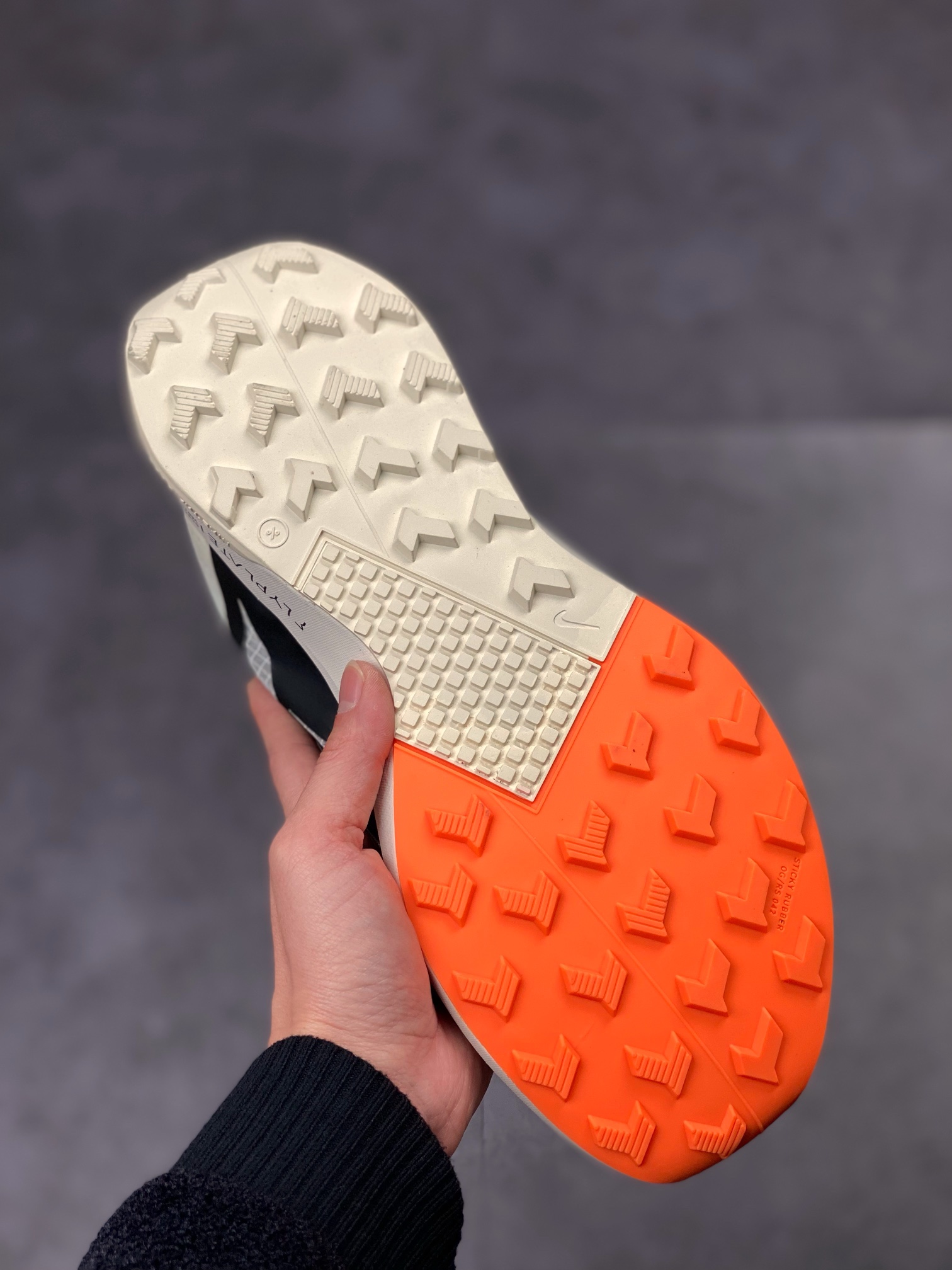 180 Nike Air Zoom NEXT% 马拉松 鞋面采用更轻质更透气的 Atomknit DH0623-012