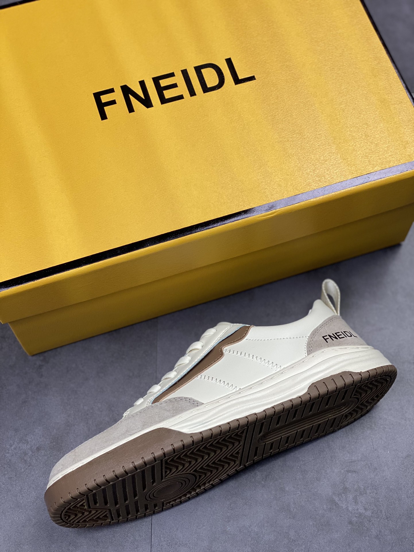 FENDI Fendi fashionable low-top casual sports shoes series