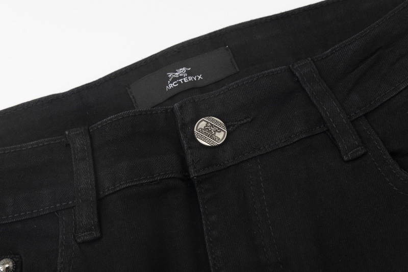 “ARC’TERYX Customized Jeans 2023: High-End Design with Pre-Pressed Tape Print” - 图片 7