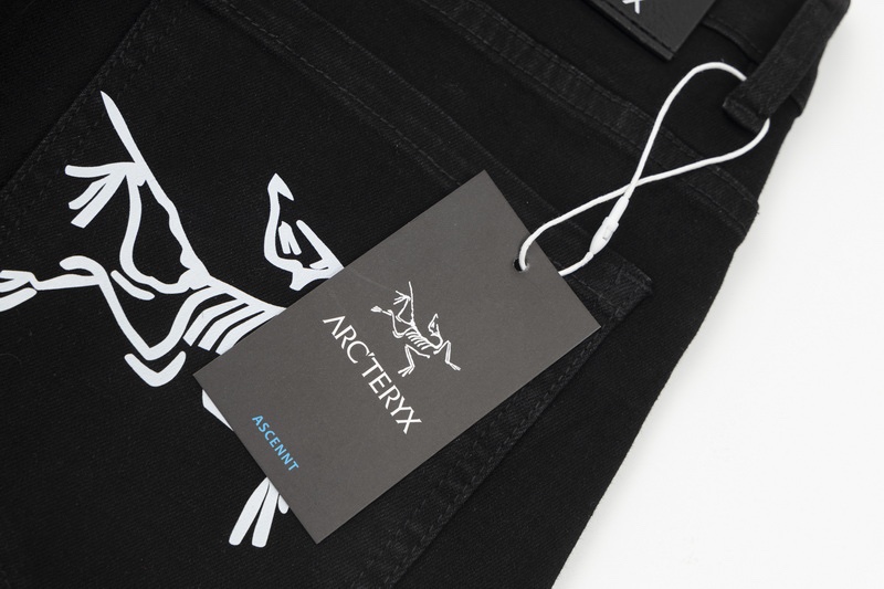 “ARC’TERYX Customized Jeans 2023: High-End Design with Pre-Pressed Tape Print” - 图片 5