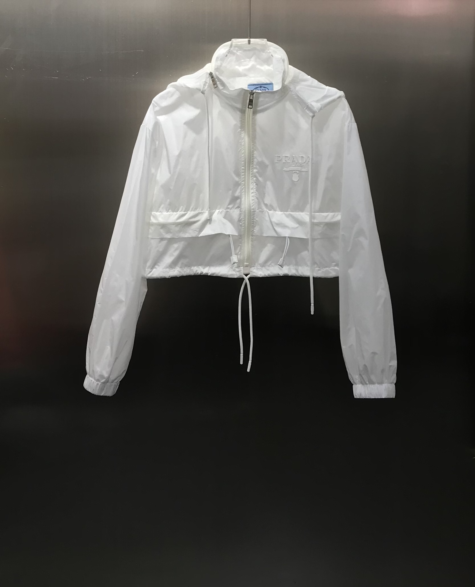 NO:696861,Prad* New product on the shelves Sun protection jacket set Customized double-layer sun protection material for stylish clothing Customized sun protection index fabric Lightweight, comfortable and breathable Suit design Hooded jacket paired with high-waisted shorts Three-dimensional concave and convex offset letter pattern Quality Hidden hood design concept makes the style of the outfit fresh and fashionable Age-reducing artifact Suitable for all body types High version Color, prada, shorts, jackets & coats,jackets &  coats,hats,19860909Prad* 新品上架 防晒夹克套装 定制双层防晒材质 让成衣品质有型 定制防晒指数面料 轻薄舒适透气 套装设计 连帽夹克外套搭配高腰短裤 立体凹凸的胶印字母图案 品质 隐藏式帽子设计理念 让穿搭风格百变 上身清新时尚 减龄神器 适合所有体型   高版本 色,,prada,shorts,jackets & coats,jackets & coats,hats,,Women's clothing